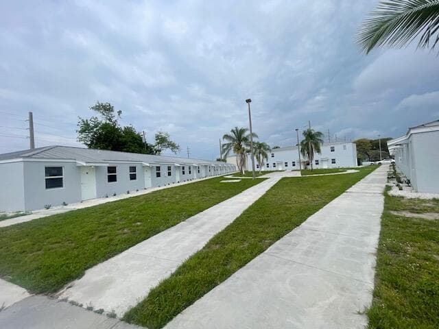4393 Windsor Avenue 28, West Palm Beach, FL 33407 — photo 4 of 30