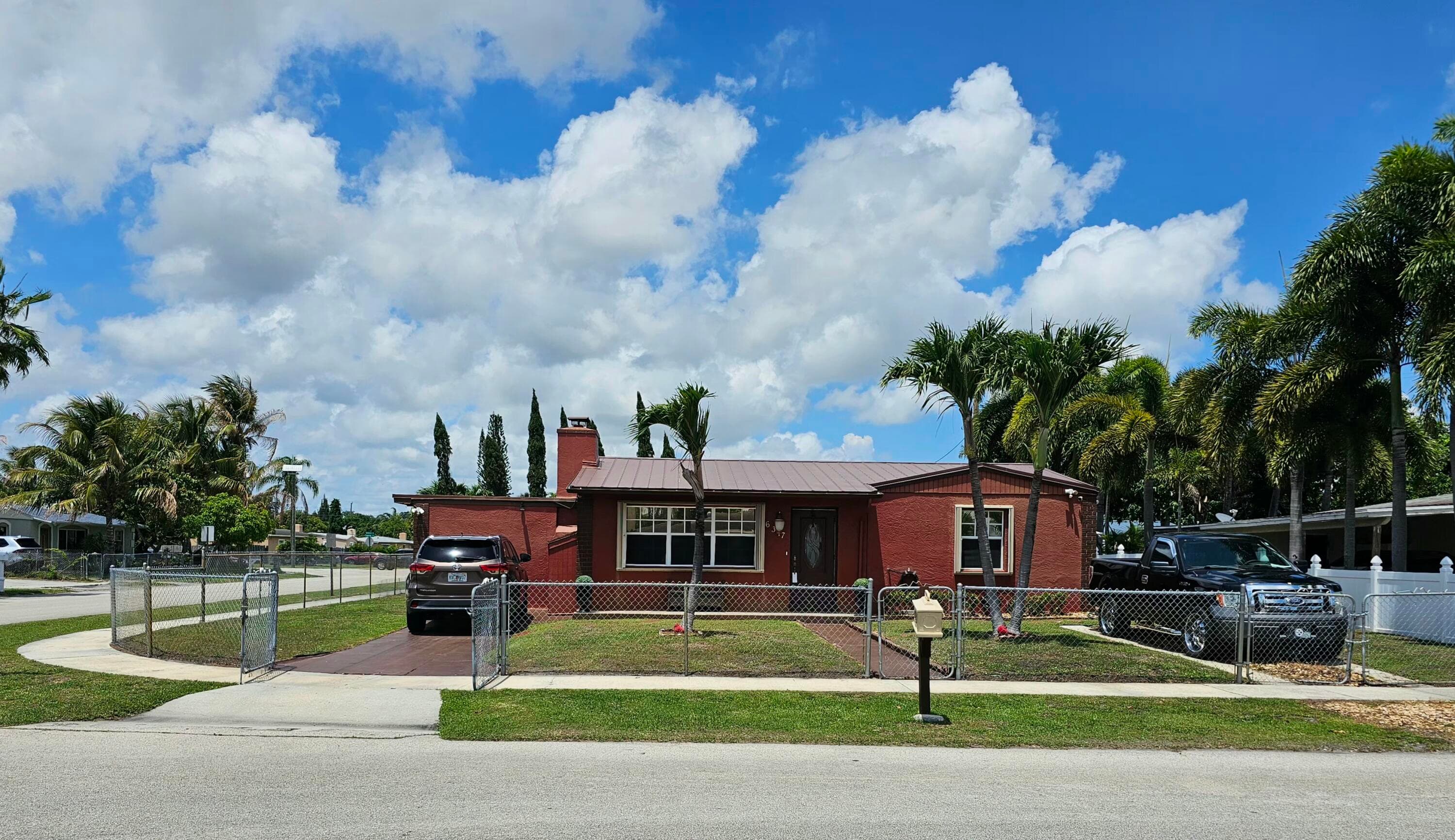 637 Dogwood Road, West Palm Beach, FL 33409 — photo 1 of 22