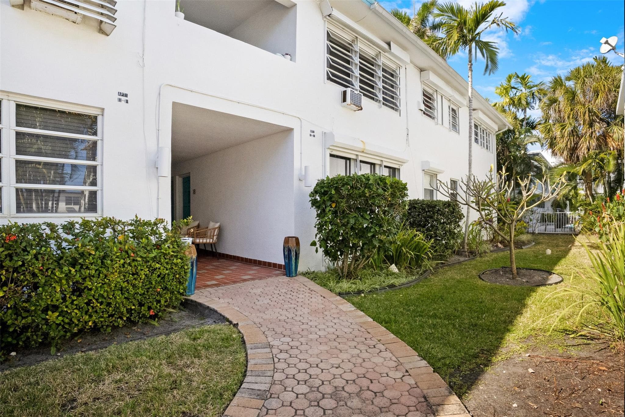 625 Orton Avenue 18, Fort Lauderdale, FL 33304 — photo 4 of 21