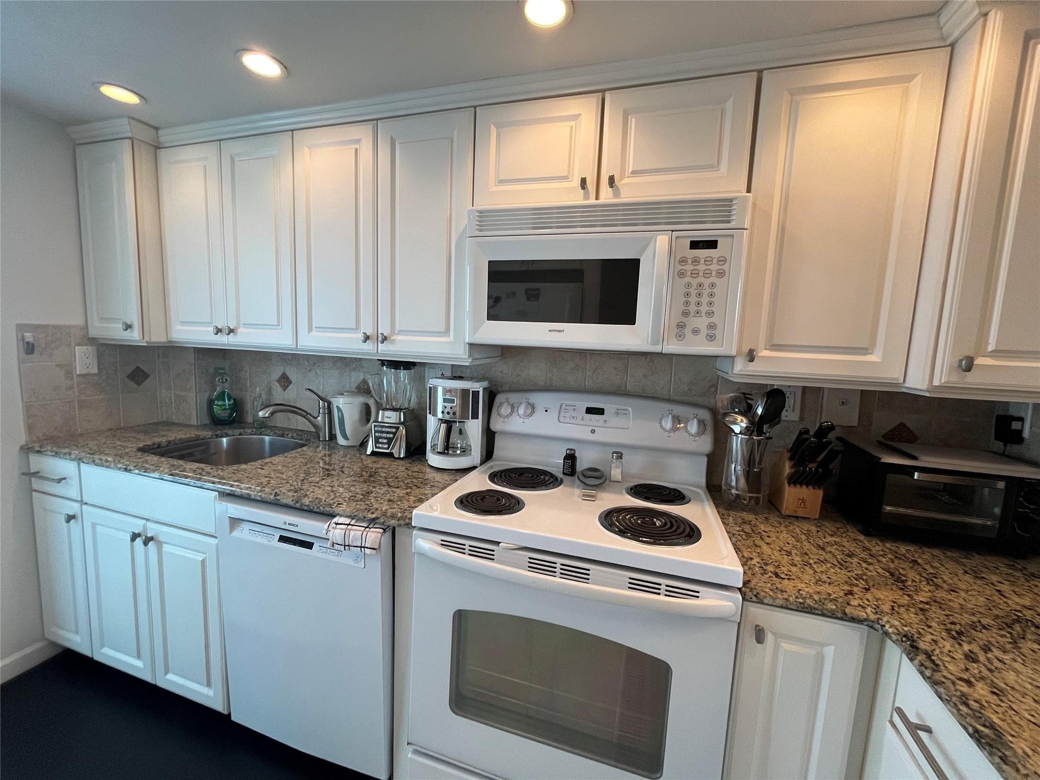 333 NE 21st Avenue 318, Deerfield Beach, FL 33441 — photo 6 of 41