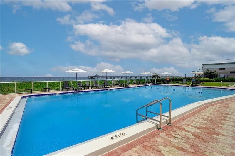 333 NE 21st Avenue 318, Deerfield Beach, FL 33441 — photo 20 of 41