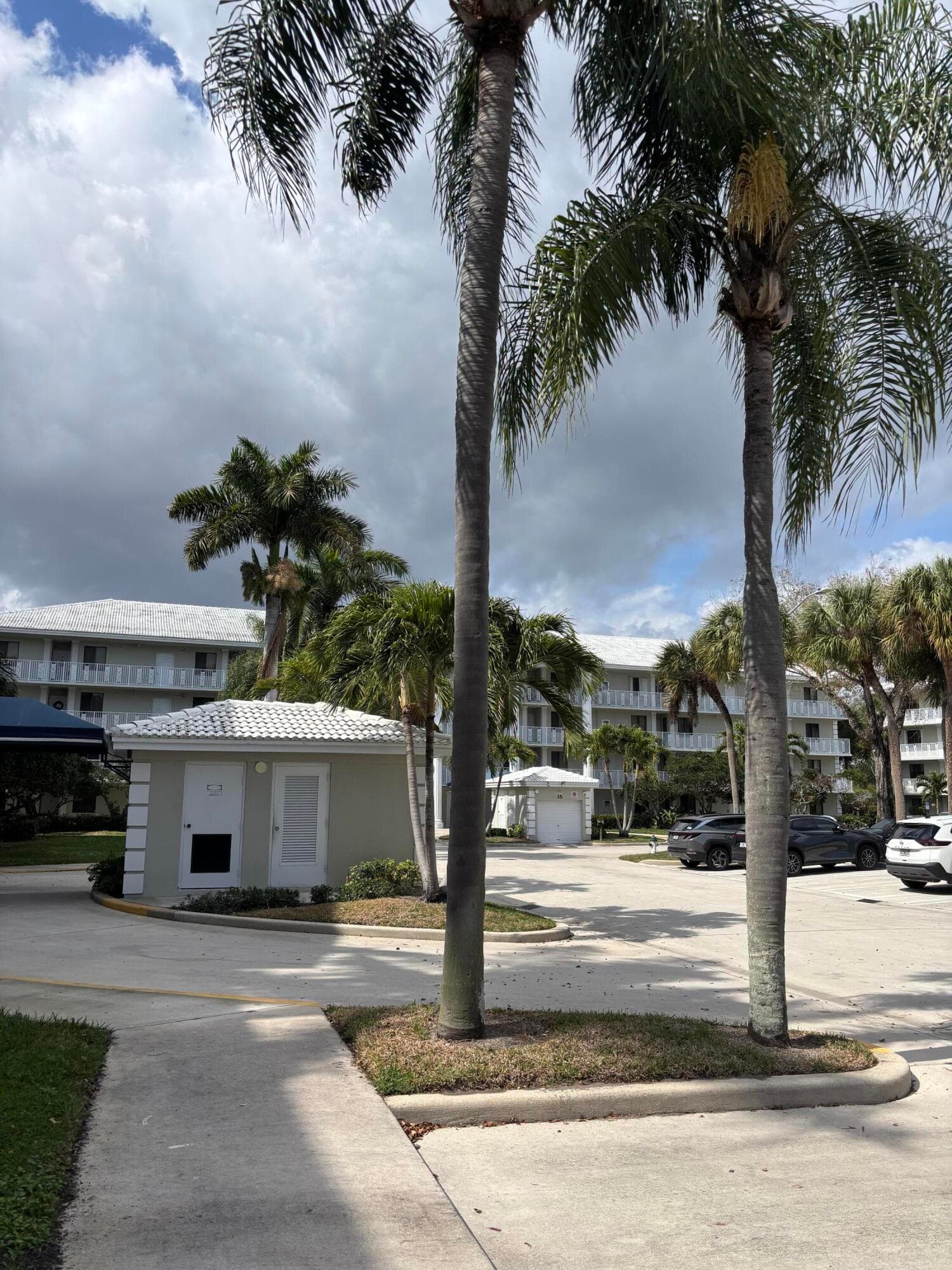 2561 Village Boulevard, West Palm Beach, FL 33409 — photo 4 of 16