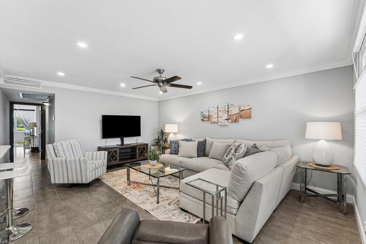 1027 Farnham O 1027, Deerfield Beach, FL 33442 — photo 1 of 22