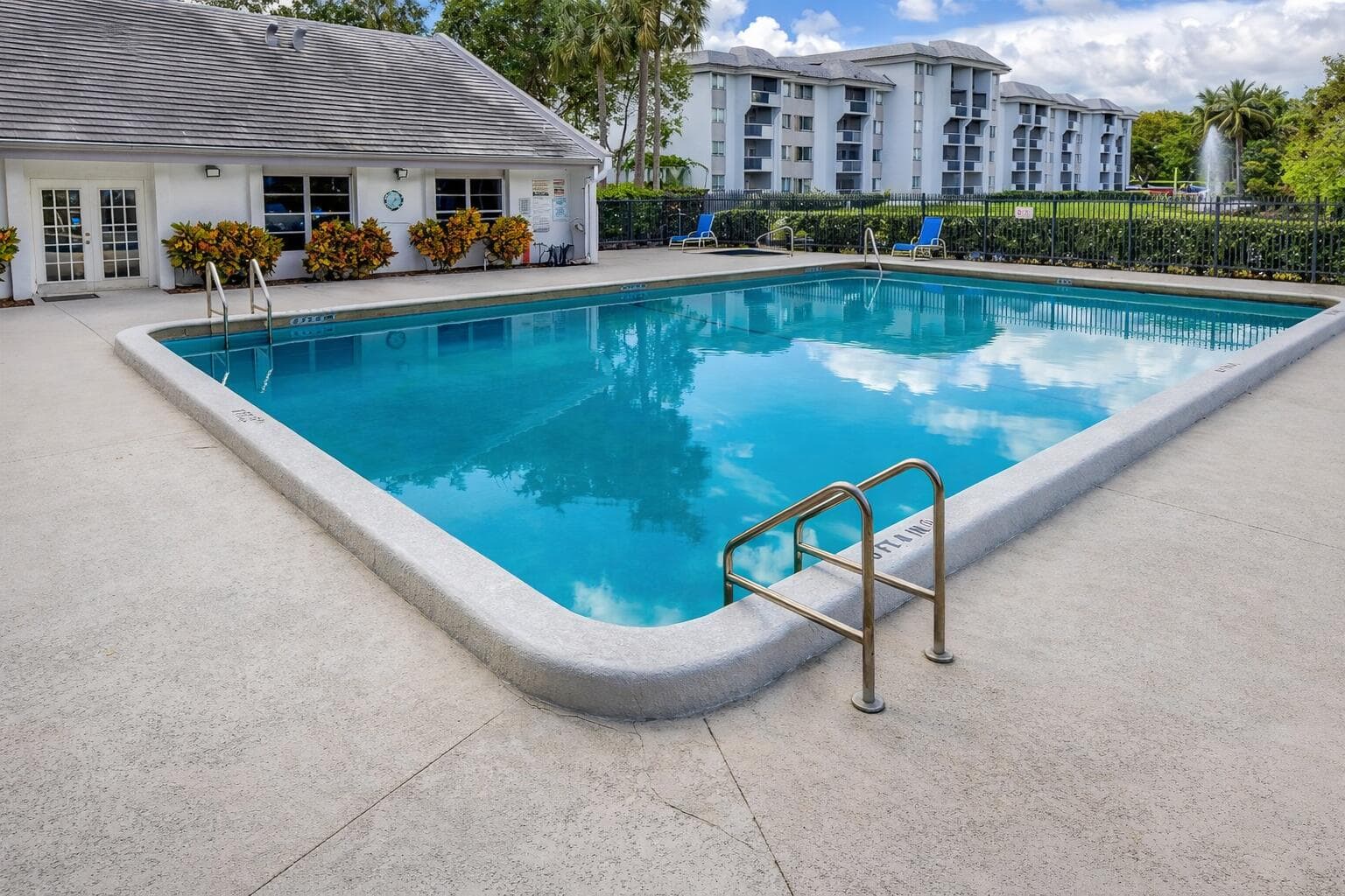 711 N Pine Island Road 210, Plantation, FL 33324 — photo 15 of 17