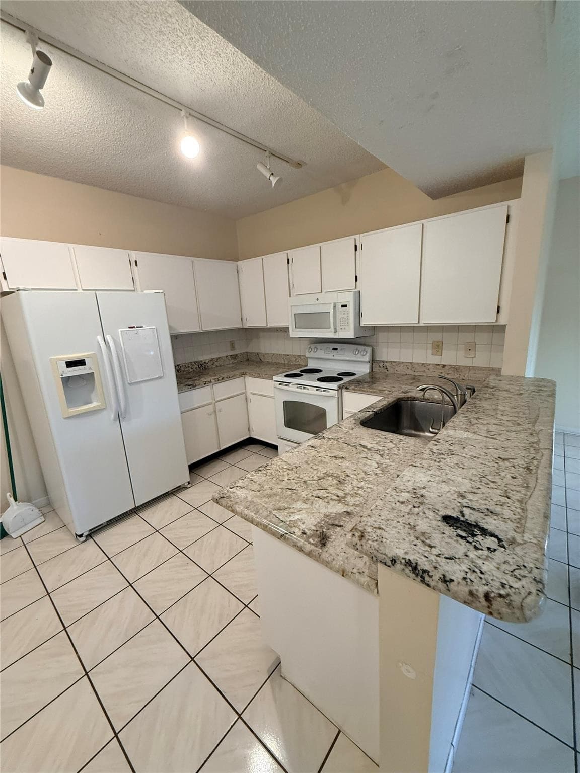 12060 NW 11th Street 12060, Pembroke Pines, FL 33026 — photo 13 of 19