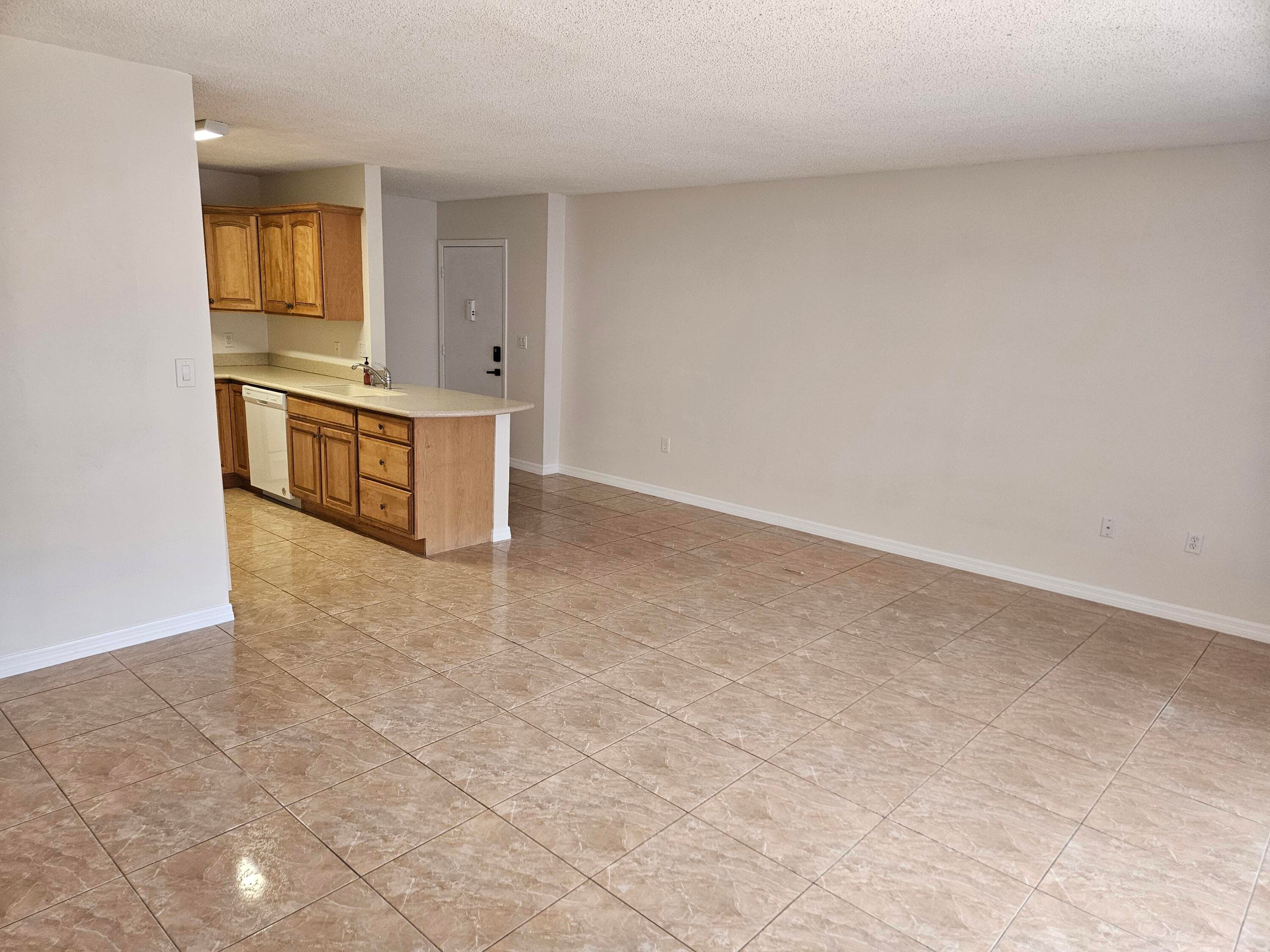 2050 Oleander Boulevard 10-108, Fort Pierce, FL 34950 — photo 3 of 9