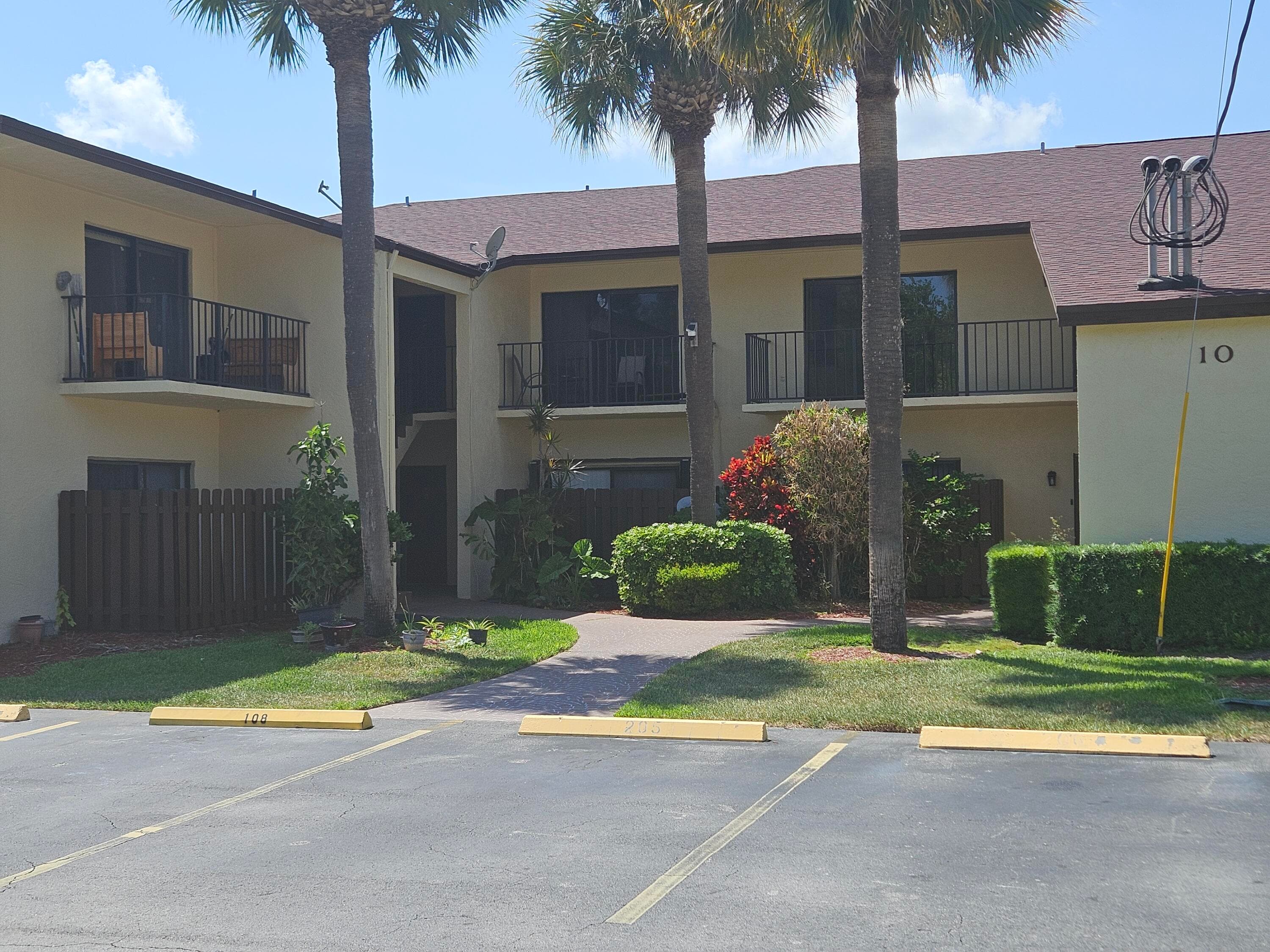 2050 Oleander Boulevard 10-108, Fort Pierce, FL 34950 — photo 1 of 9