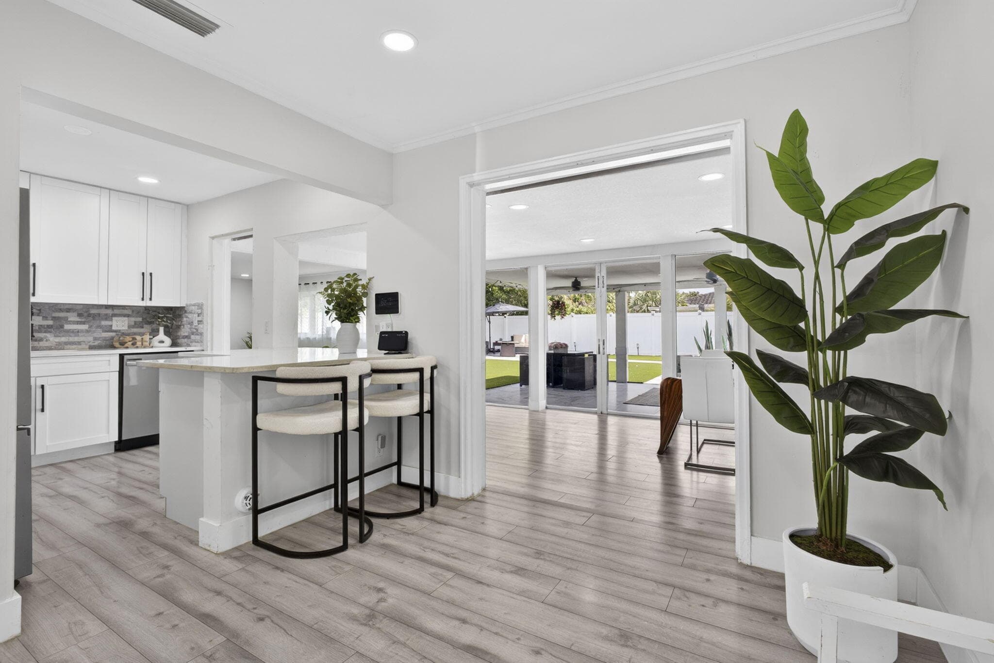 326 Alhambra Place, West Palm Beach, FL 33405 — photo 13 of 69