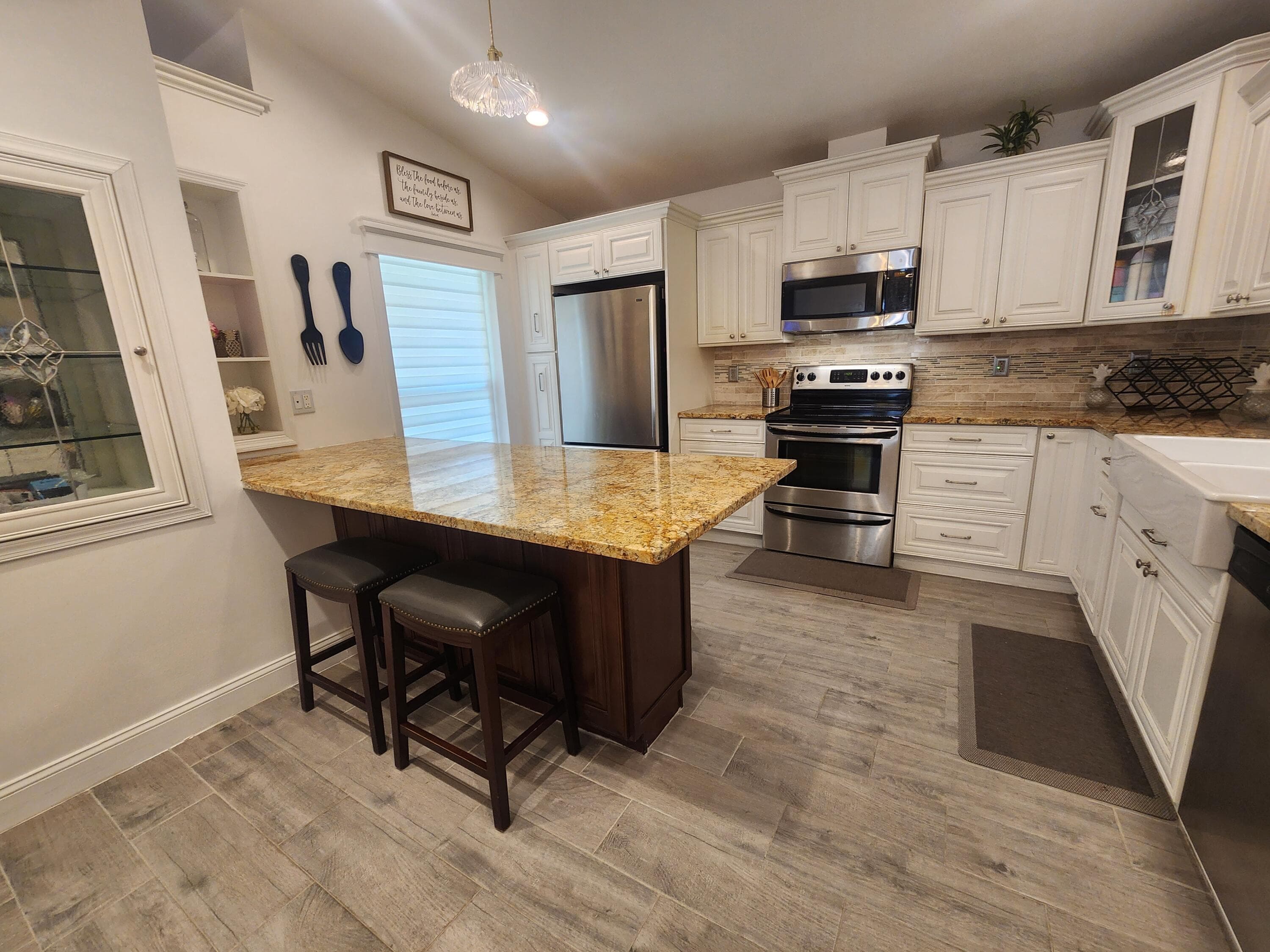 250 E Riverbend Drive, Sunrise, FL 33326 — photo 7 of 22