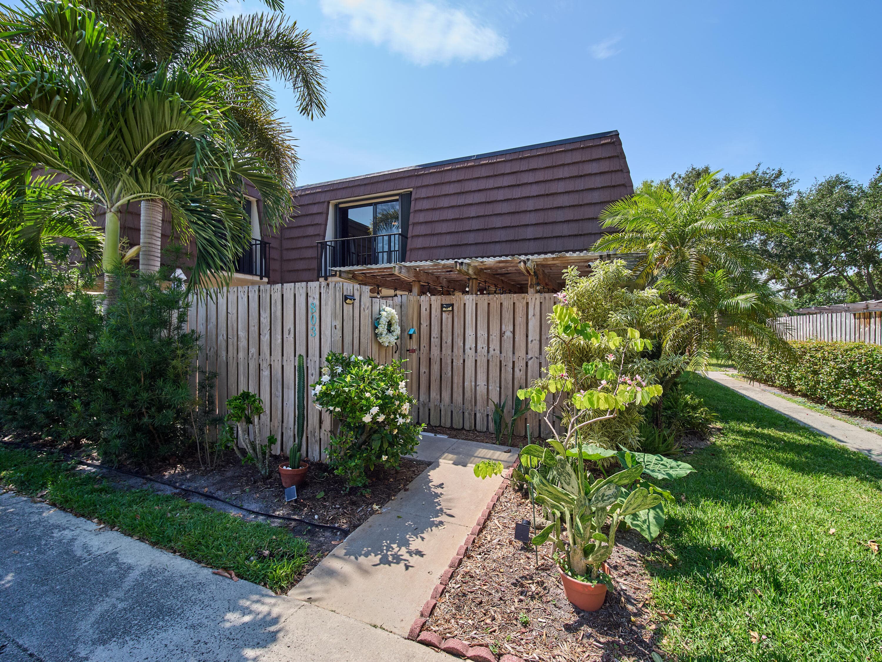 803 8th Lane, Palm Beach Gardens, FL 33418 — photo 1 of 25