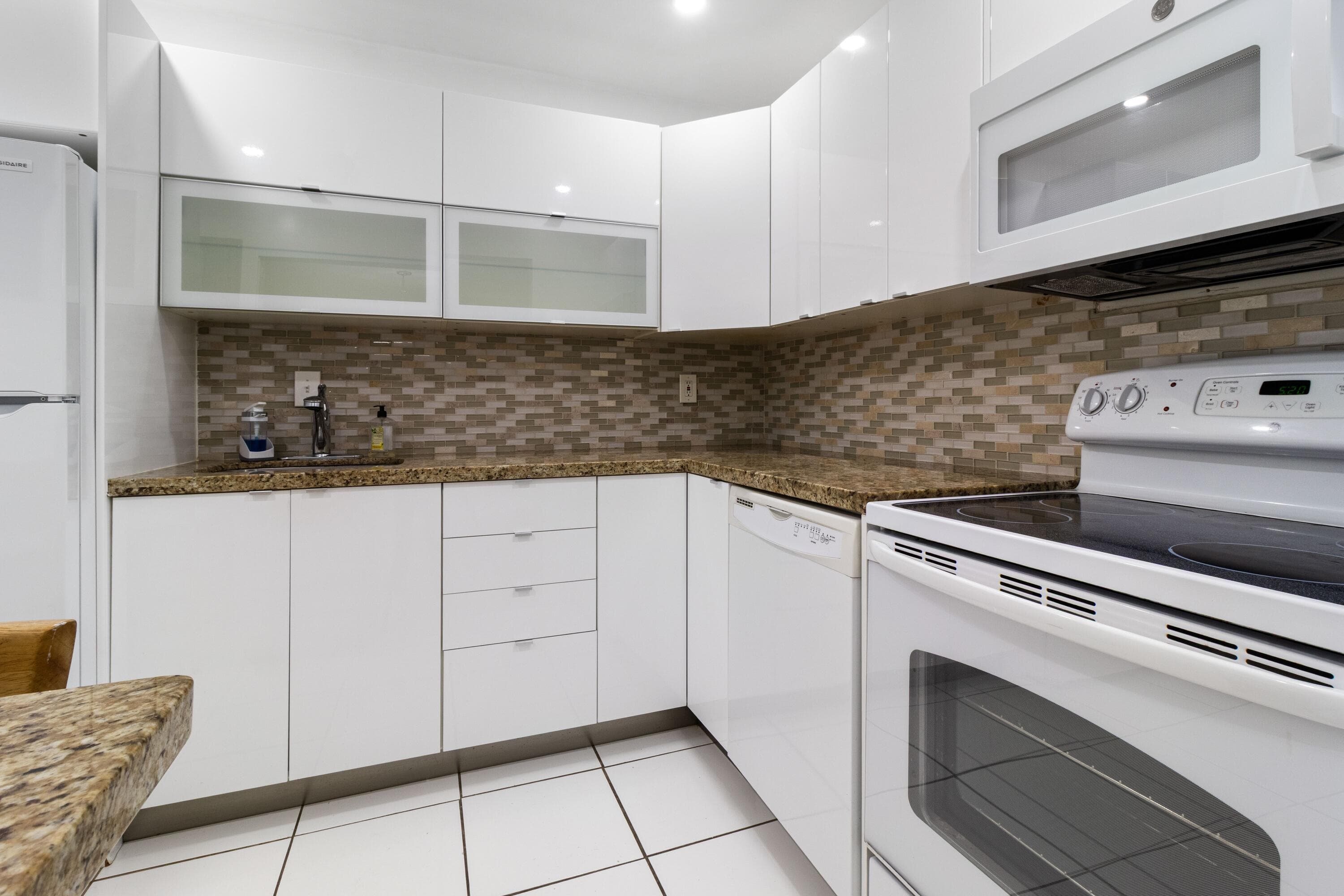 6447 Bay Club Drive 2, Fort Lauderdale, FL 33308 — photo 7 of 23