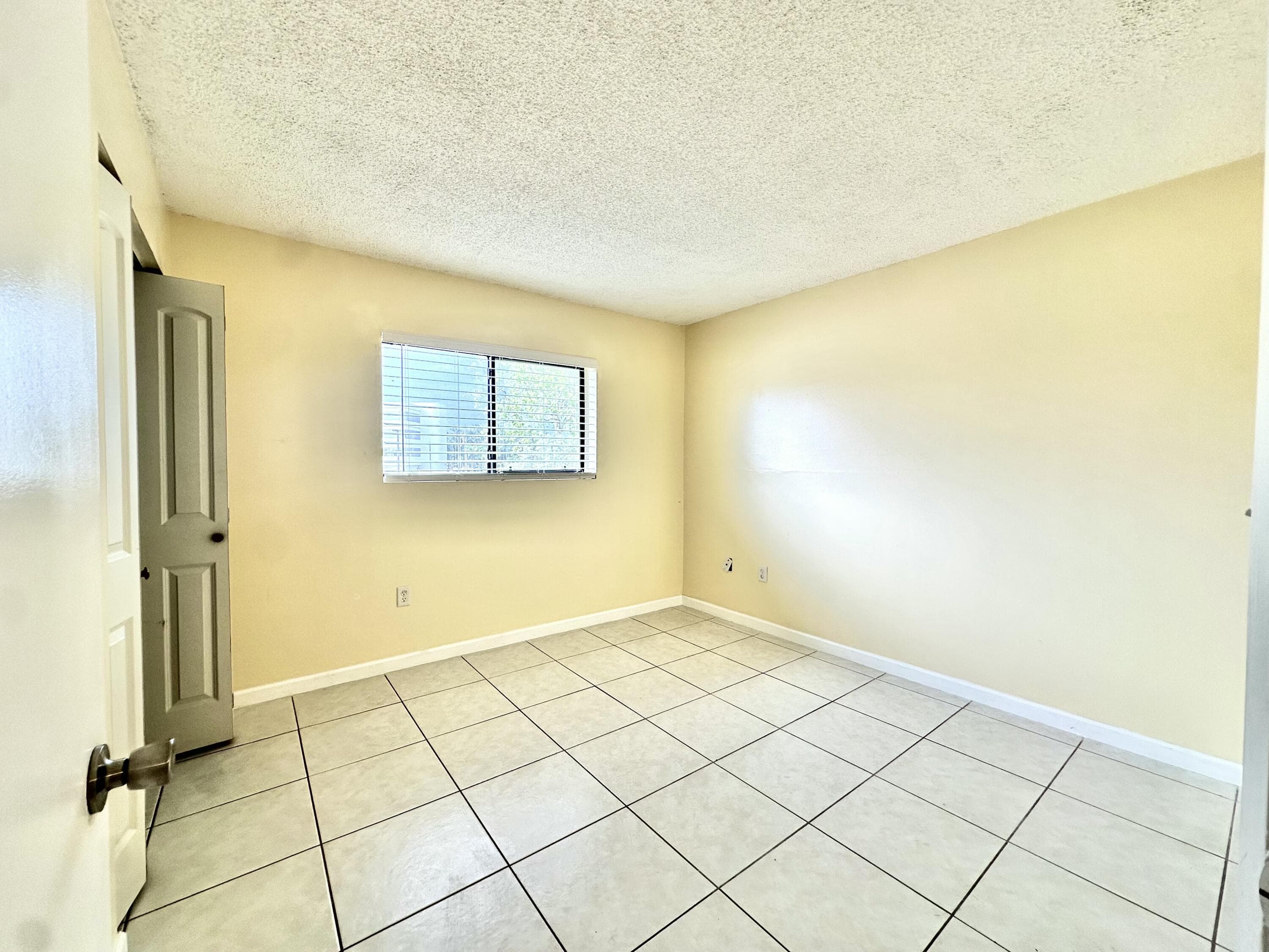 251 W Palm Cir W W 206, Pembroke Pines, FL 33025 — photo 2 of 8