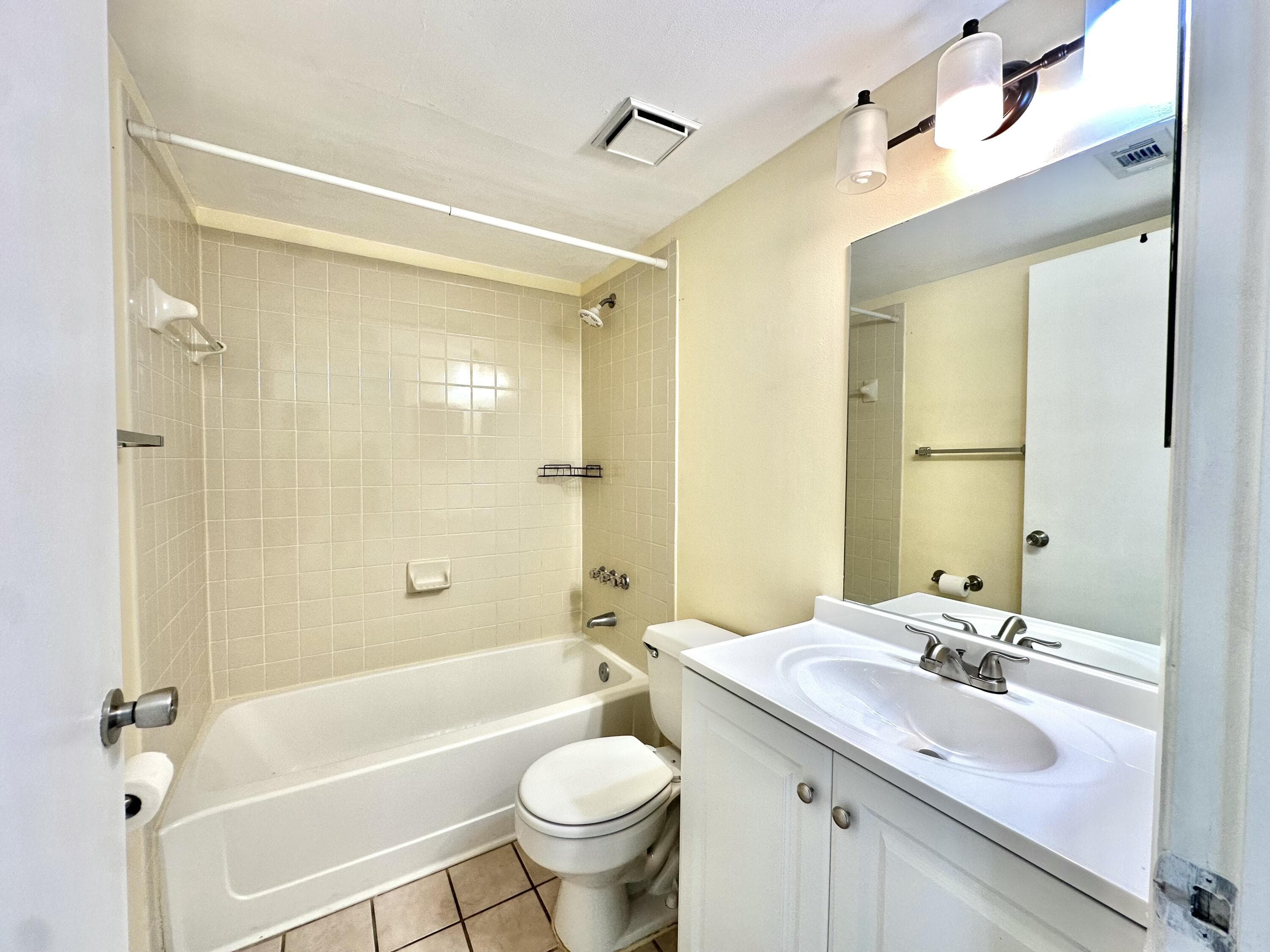 251 W Palm Cir W W 206, Pembroke Pines, FL 33025 — photo 3 of 8