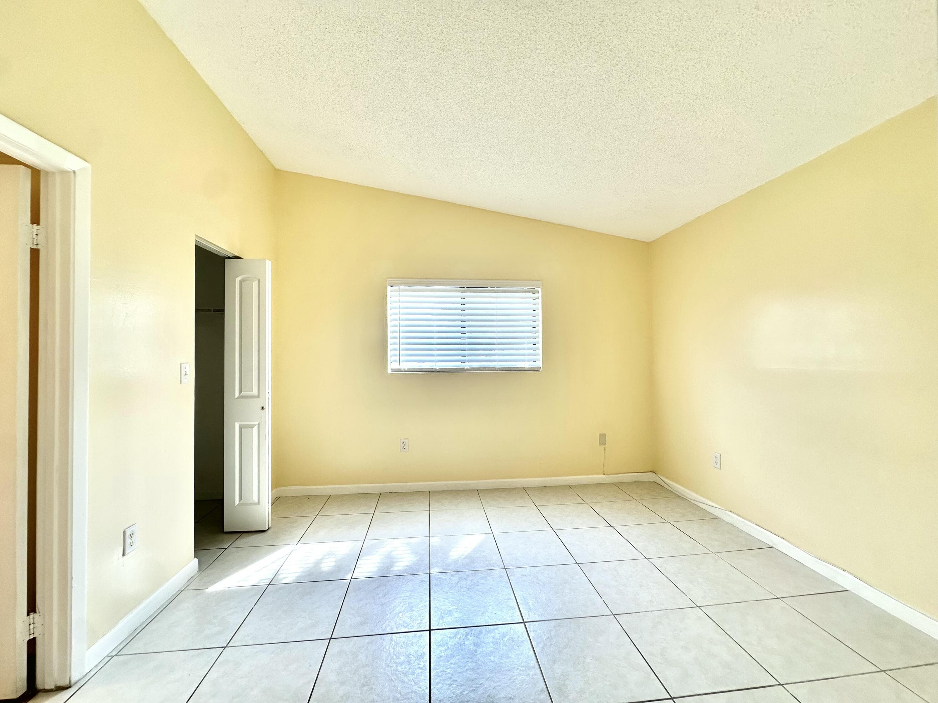 251 W Palm Cir W W 206, Pembroke Pines, FL 33025 — photo 4 of 8