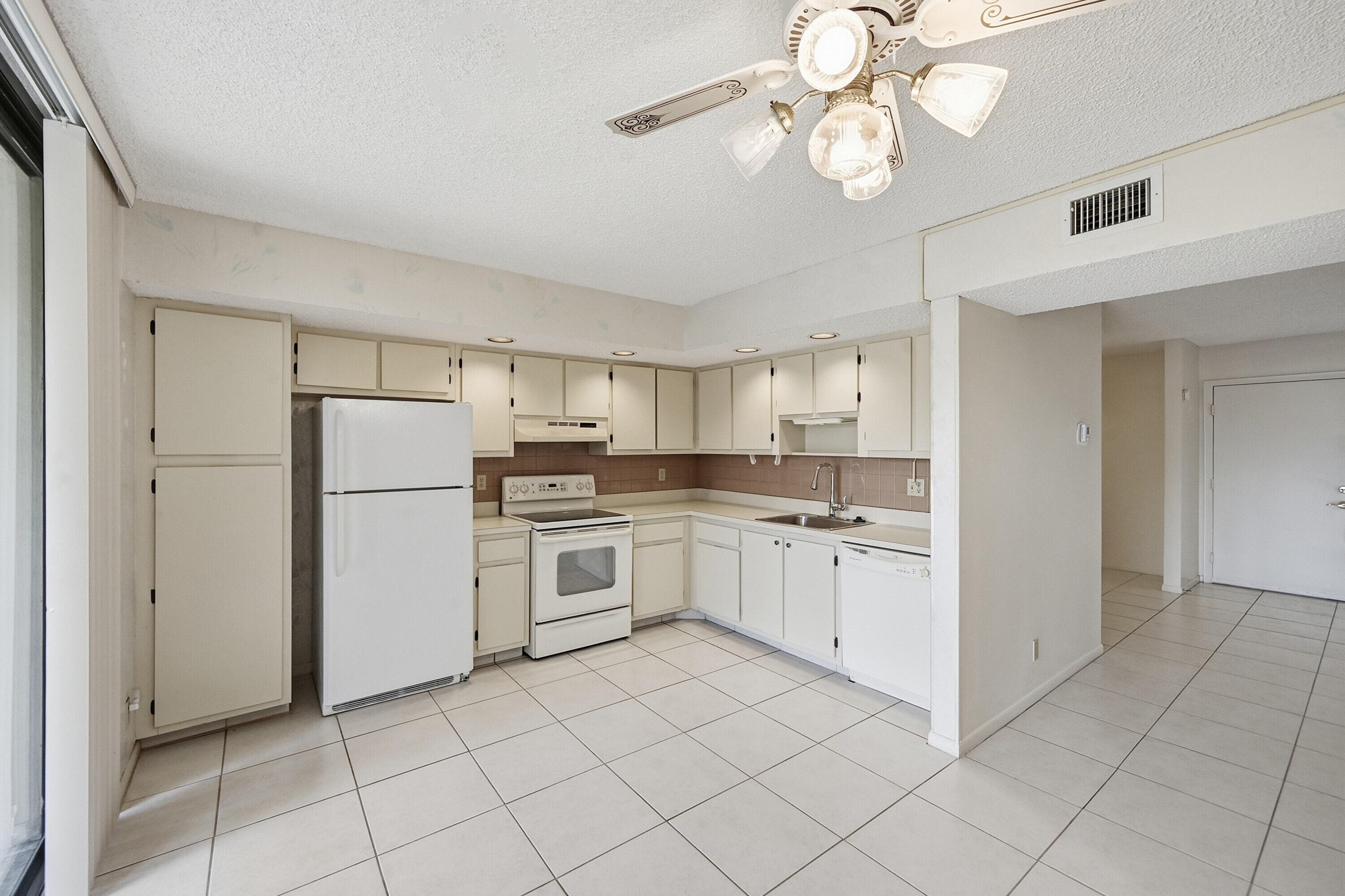 5370 Las Verdes Circle 219, Delray Beach, FL 33484 — photo 3 of 21