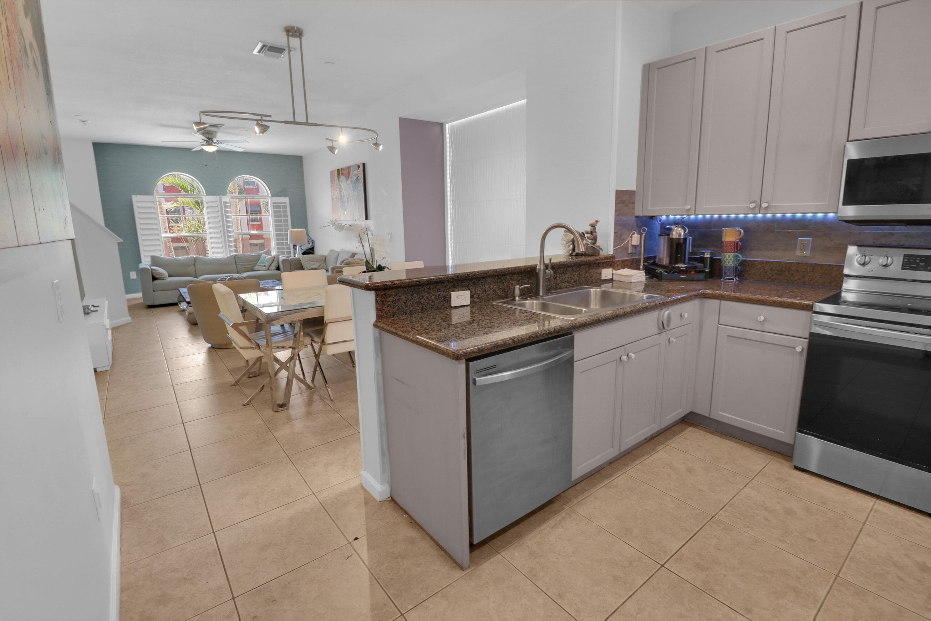 1033 NE 17th Way 1204, Fort Lauderdale, FL 33304 — photo 18 of 49
