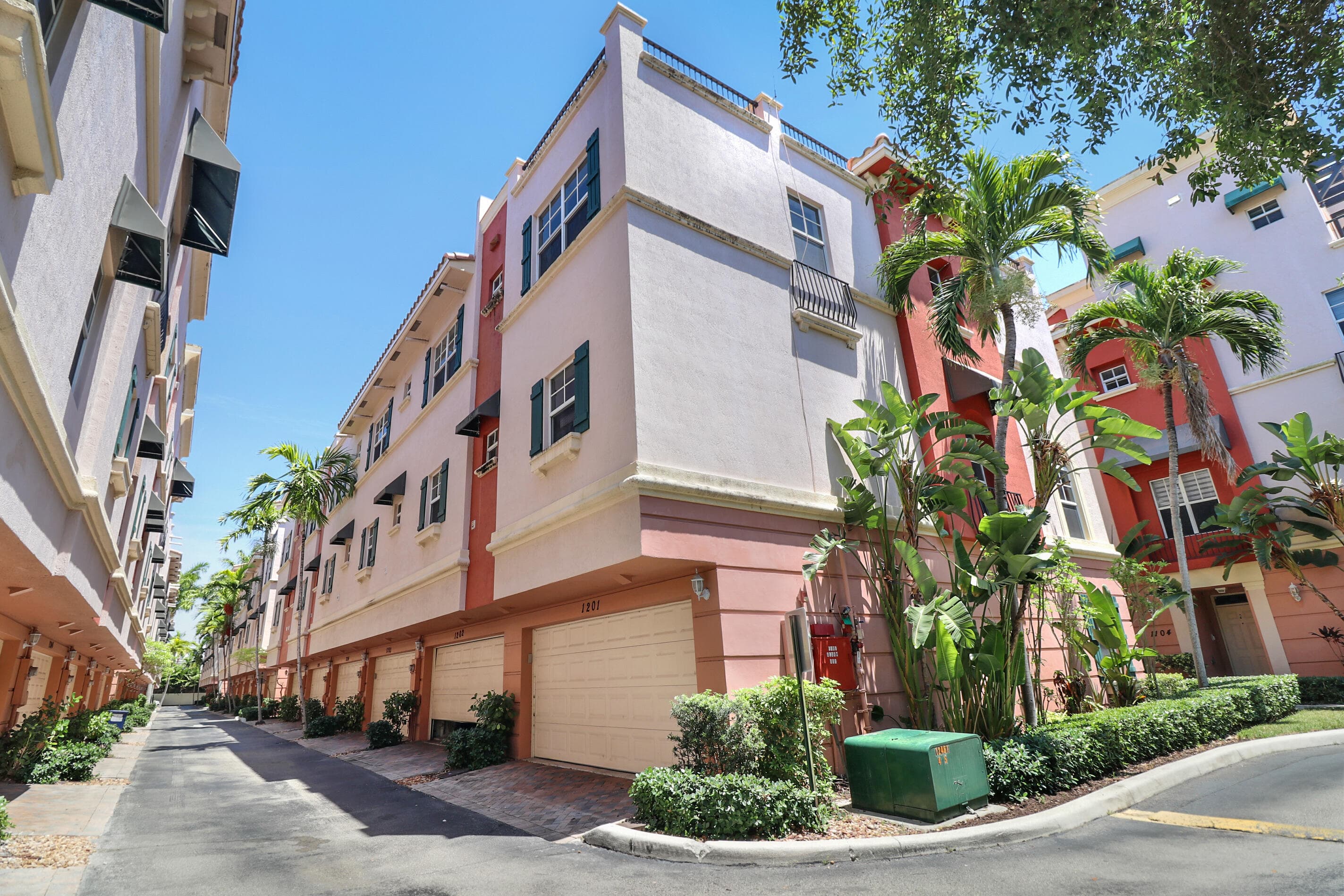 1033 NE 17th Way 1204, Fort Lauderdale, FL 33304 — photo 33 of 49
