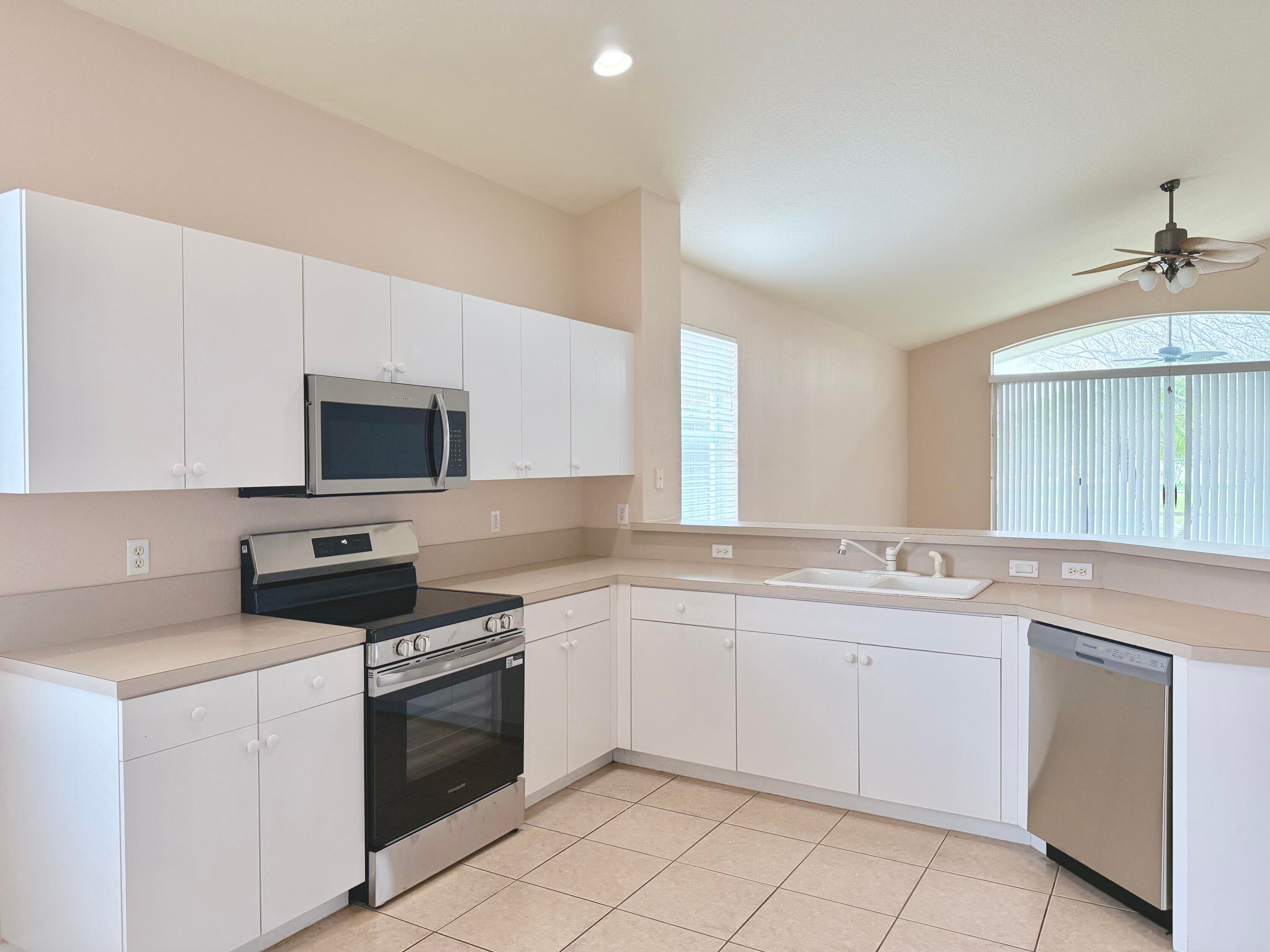 658 NW Stanford Lane, Port St. Lucie, FL 34983 — photo 7 of 35