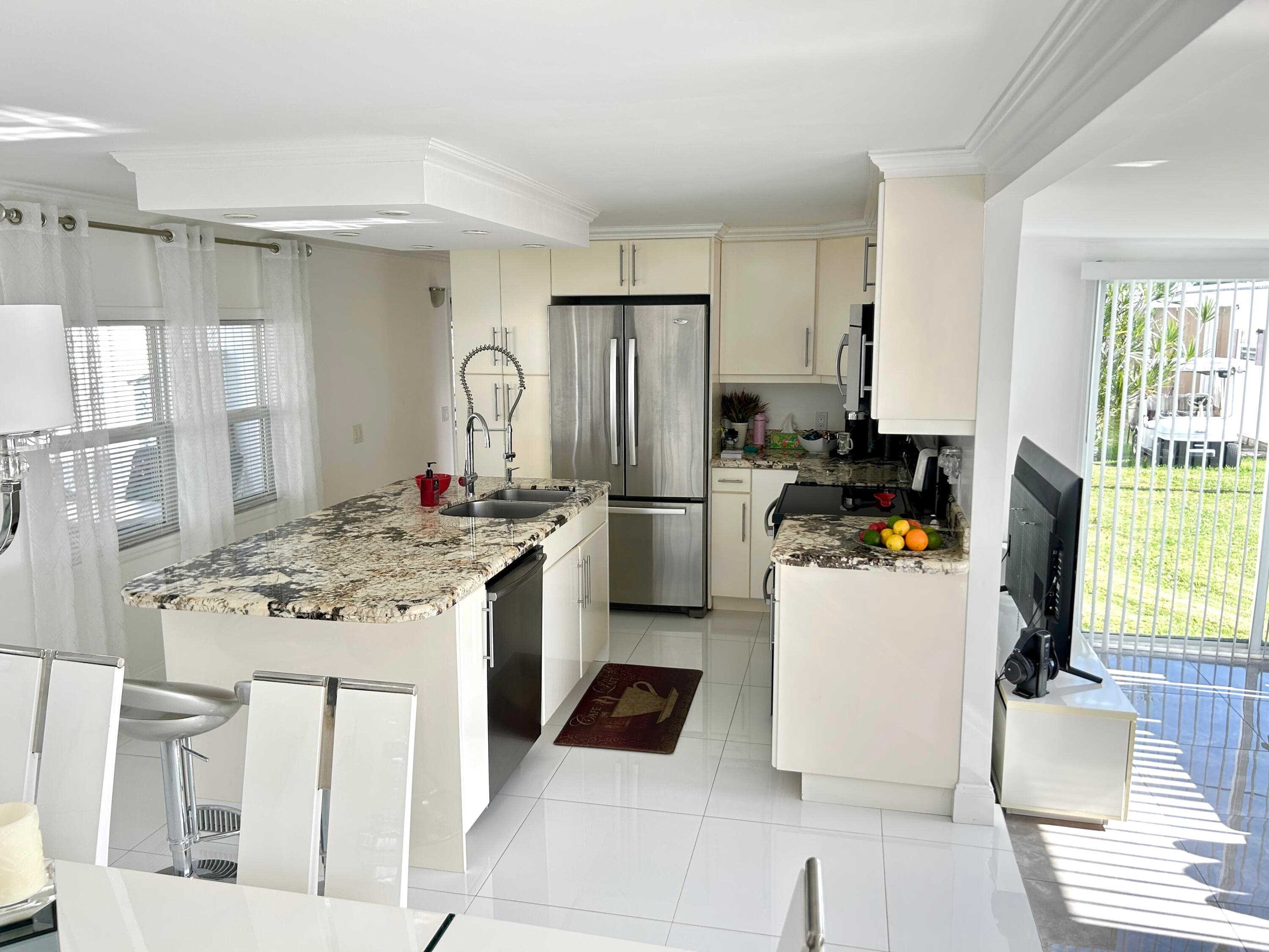 3233 State Street, Hollywood, FL 33021 — photo 10 of 30
