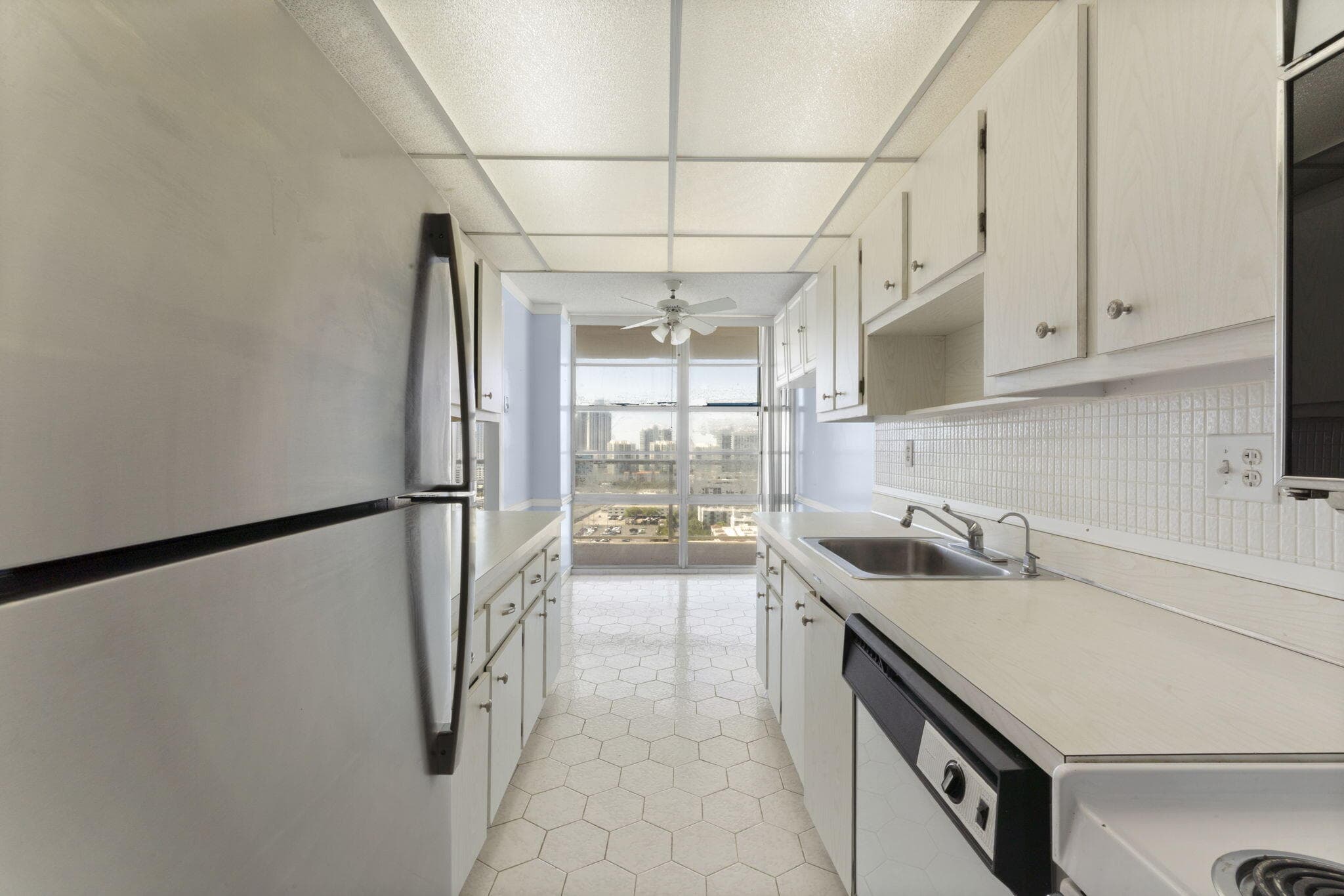 230 174th Street 2402, Sunny Isles Beach, FL 33160 — photo 13 of 39