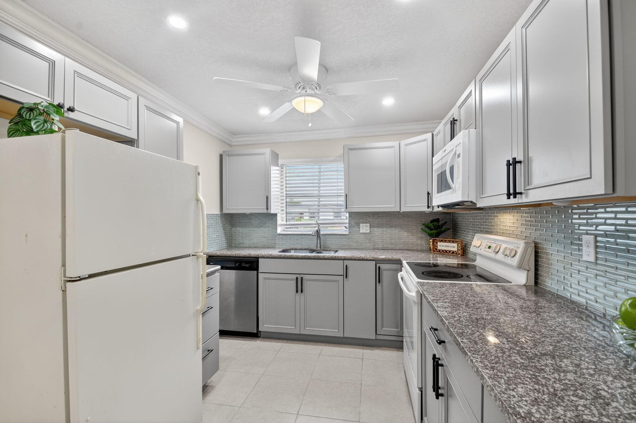 2787 Dudley Dr W Apt D, West Palm Beach, FL 33415 — photo 10 of 42