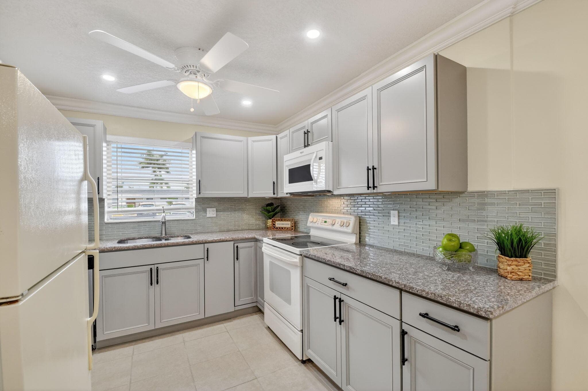 2787 Dudley Dr W Apt D, West Palm Beach, FL 33415 — photo 8 of 42