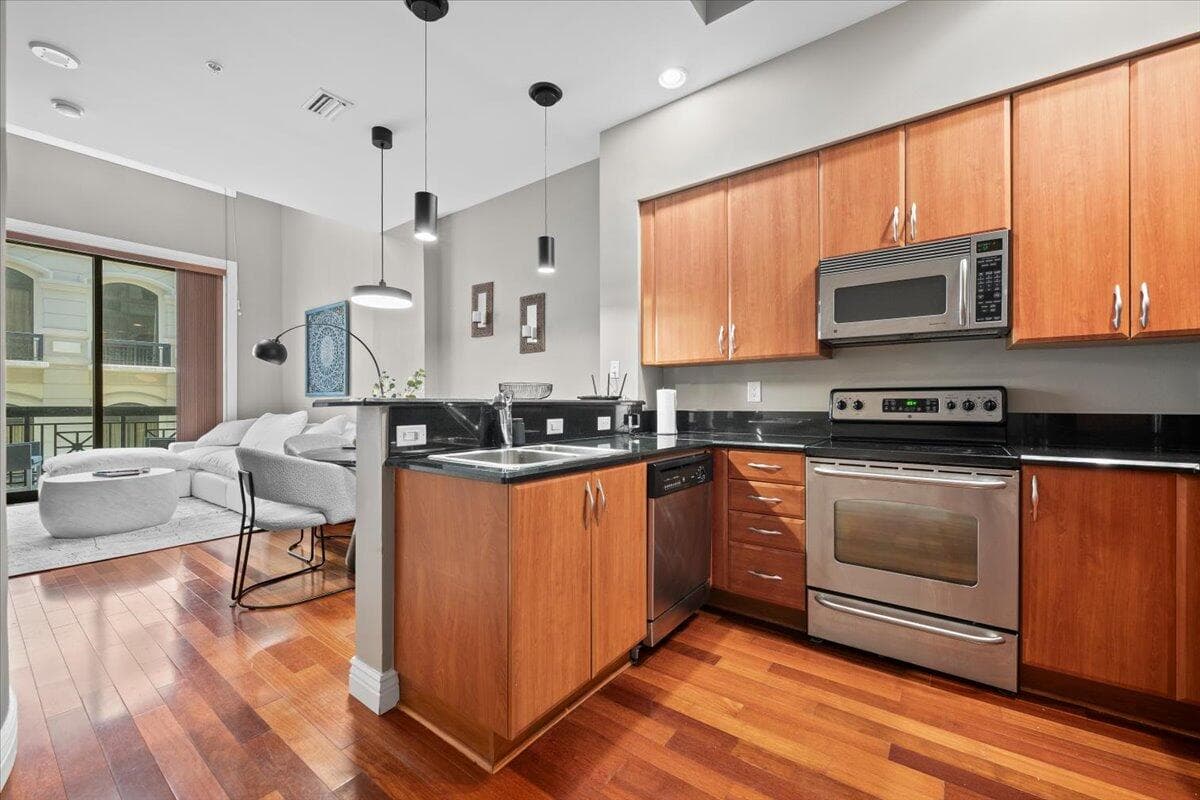 801 S Olive Avenue 434, West Palm Beach, FL 33401 — photo 5 of 31