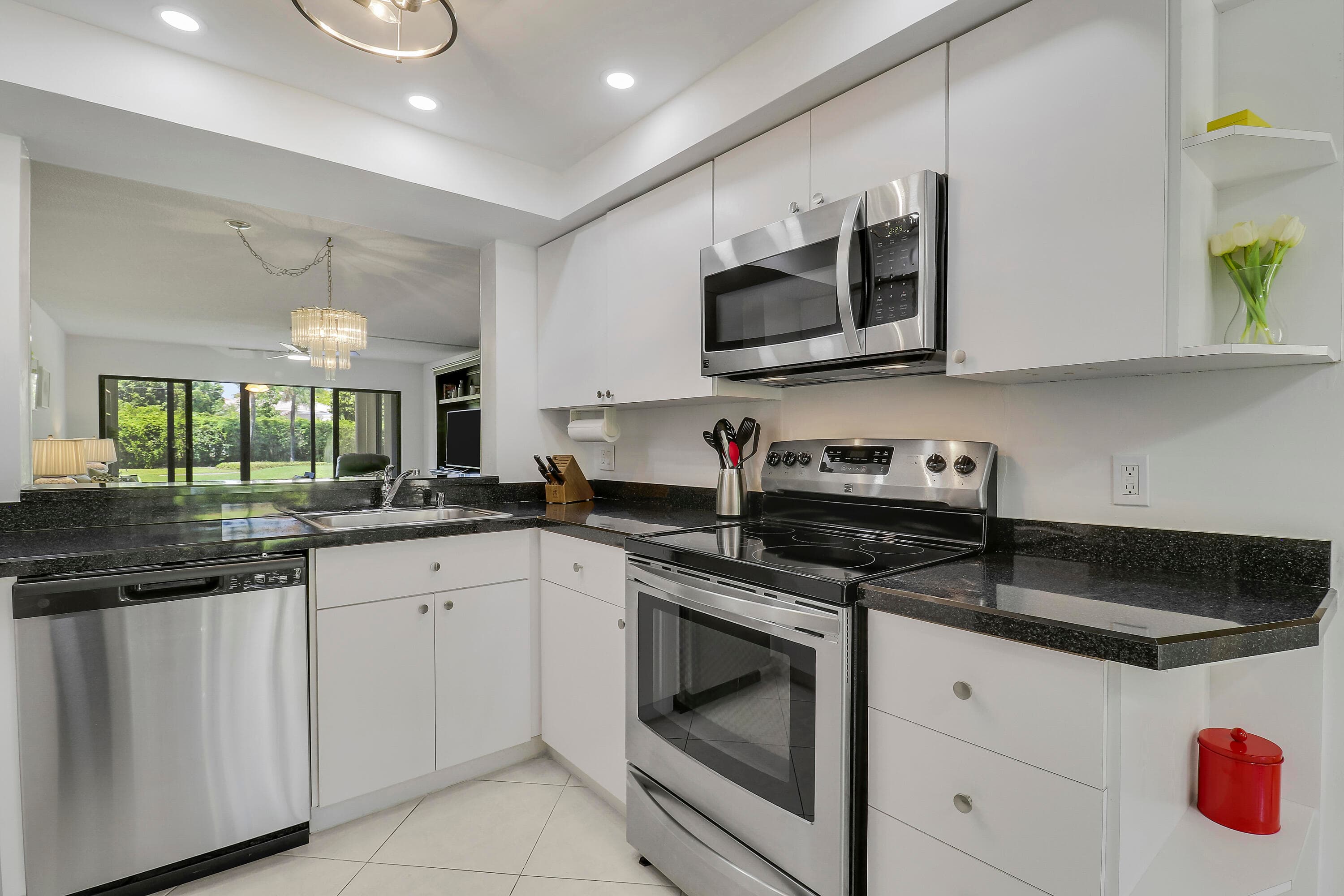 5121 Oak Hill Lane 412, Delray Beach, FL 33484 — photo 8 of 34
