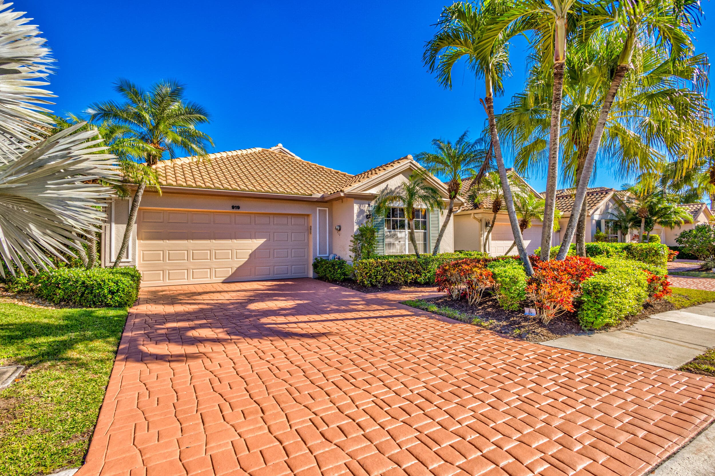 919 Augusta Pointe Drive, Palm Beach Gardens, FL 33418 — photo 1 of 84