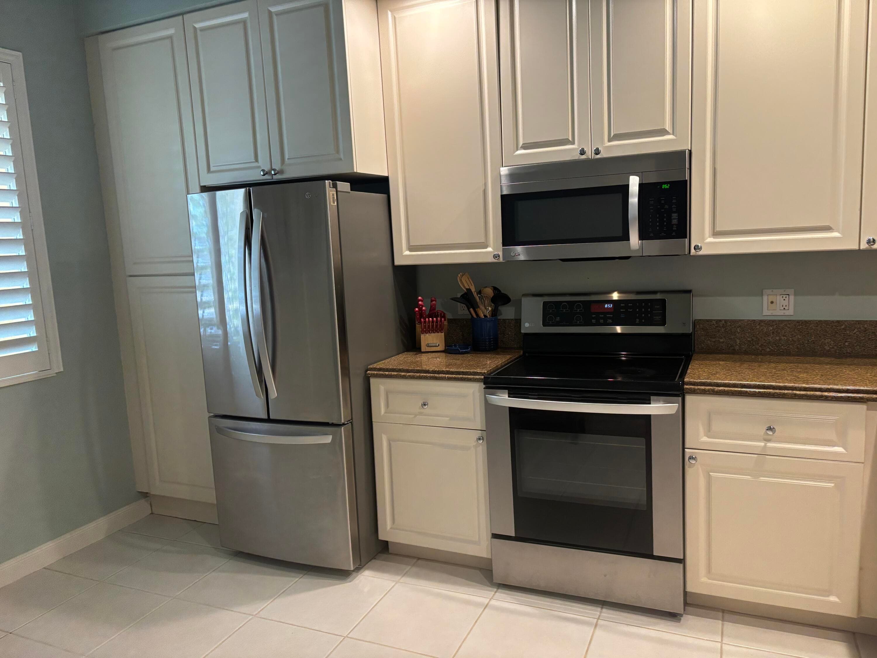 18 W Harbour Isle Drive W 102, Fort Pierce, FL 34949 — photo 7 of 31