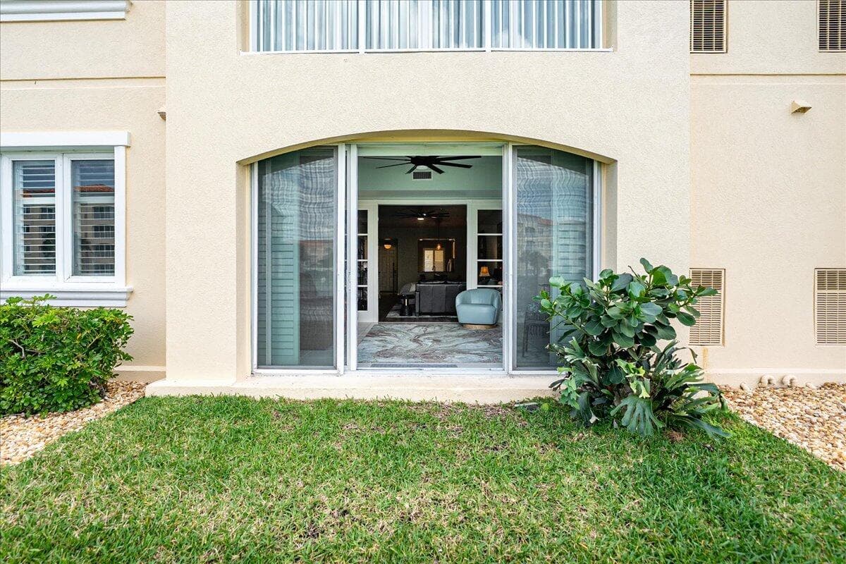 18 W Harbour Isle Drive W 102, Fort Pierce, FL 34949 — photo 20 of 31