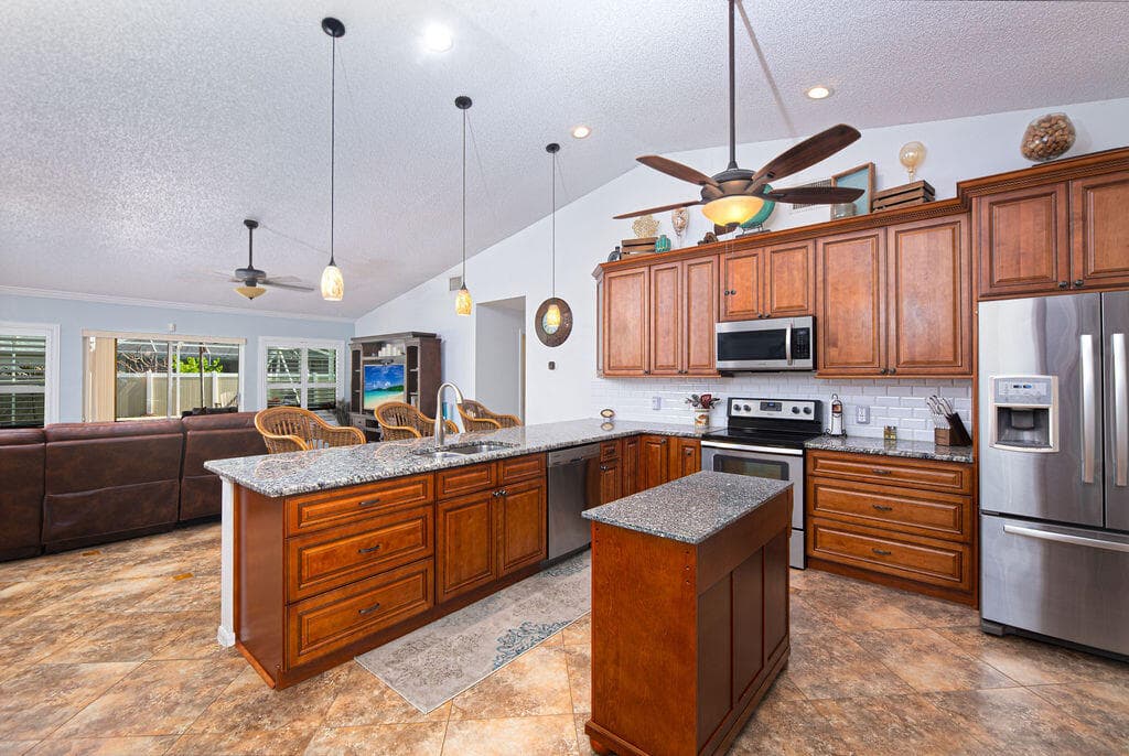 613 SE Dean Terrace, Port St. Lucie, FL 34984 — photo 5 of 43