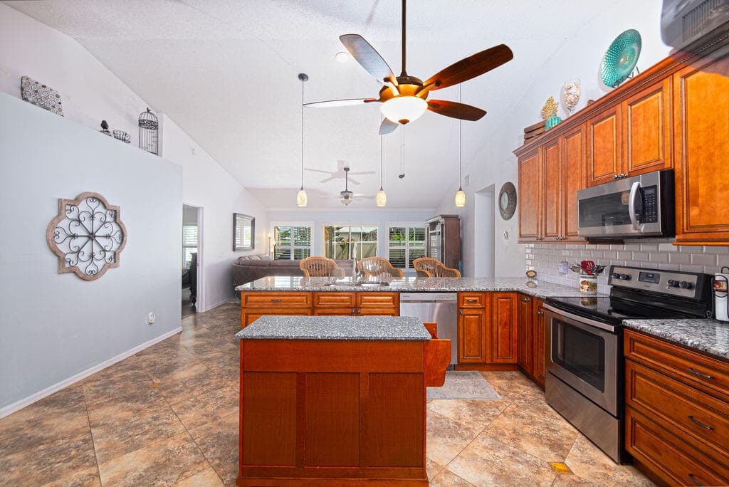 613 SE Dean Terrace, Port St. Lucie, FL 34984 — photo 7 of 43