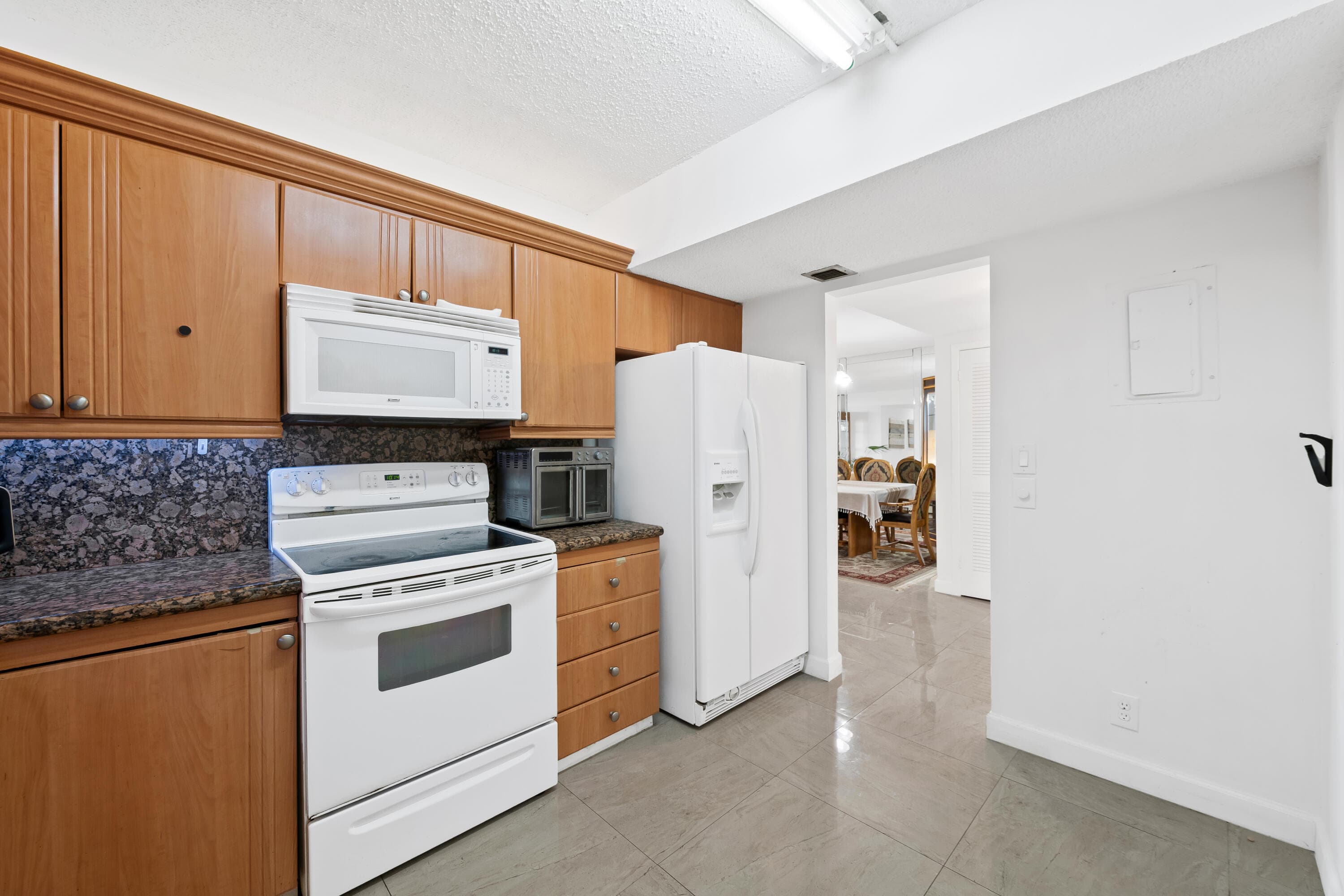2500 Parkview Drive 615, Hallandale Beach, FL 33009 — photo 4 of 35
