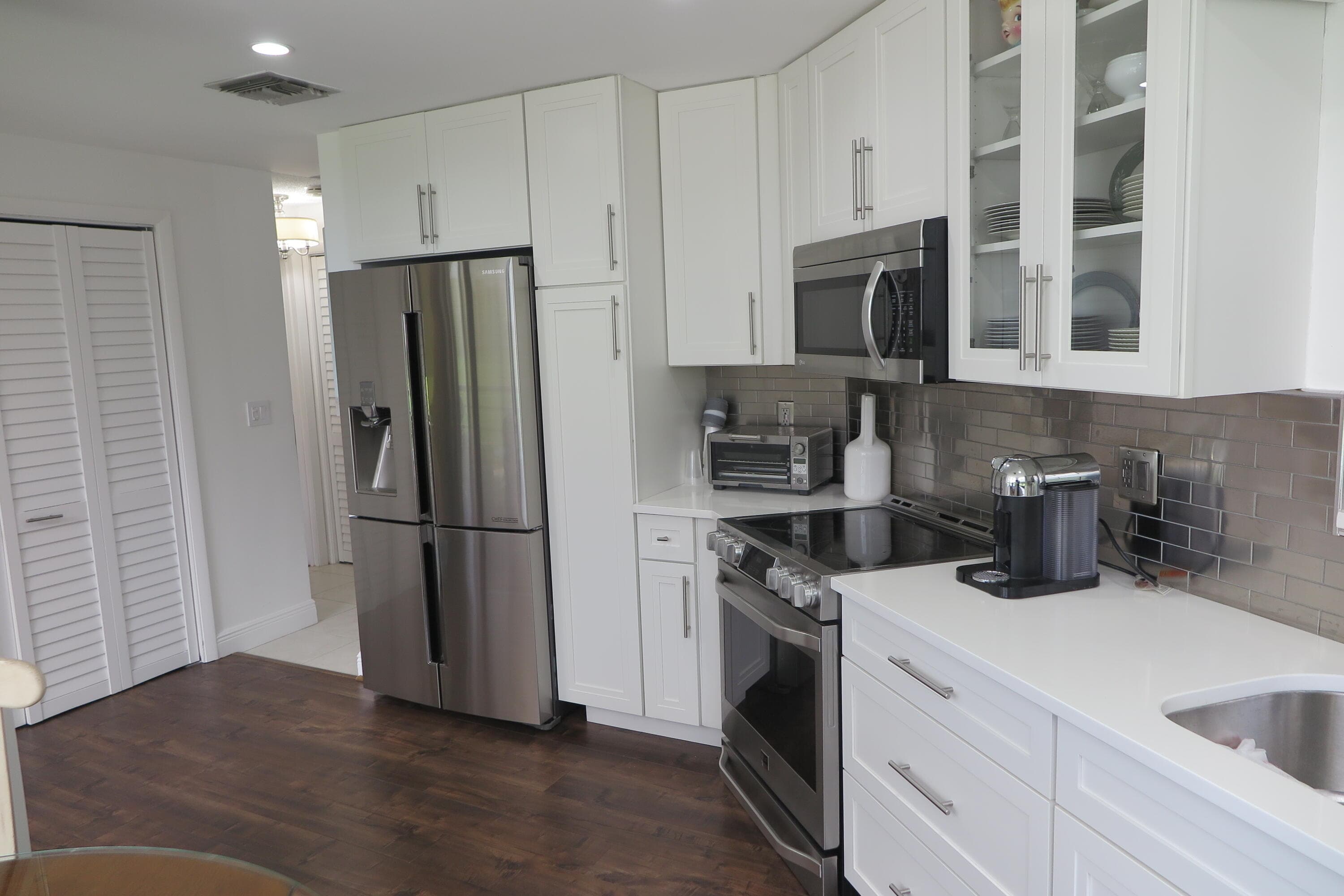7460 La Paz Boulevard 205, Boca Raton, FL 33433 — photo 4 of 37