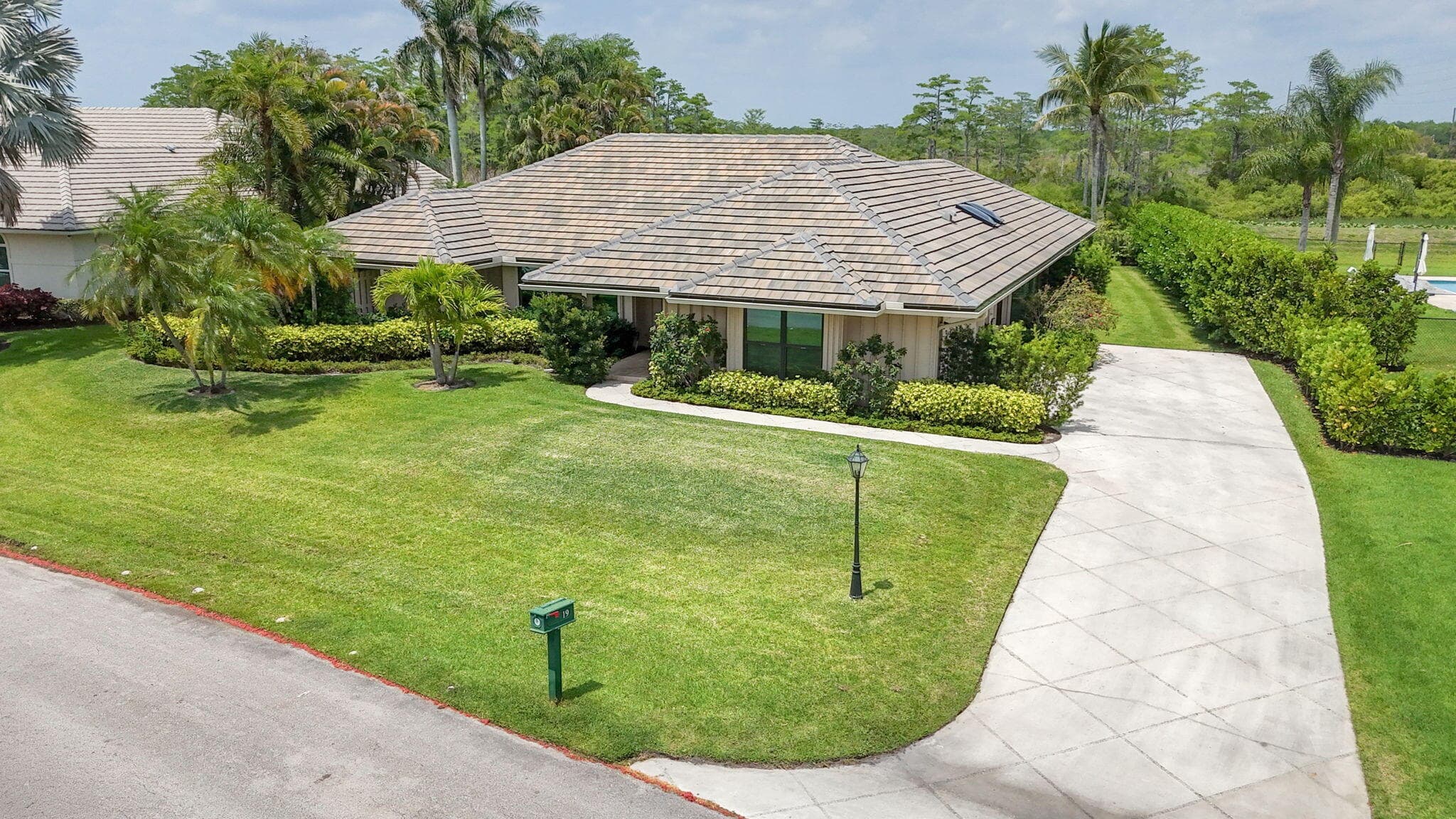 19 Dunbar Road, Palm Beach Gardens, FL 33418 — photo 4 of 55