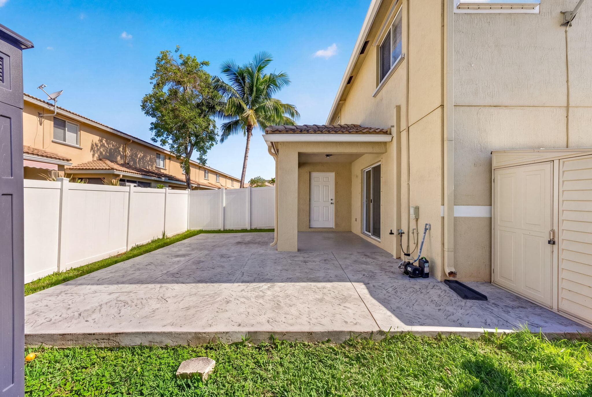 5951 Manchester Way, Tamarac, FL 33321 — photo 14 of 41