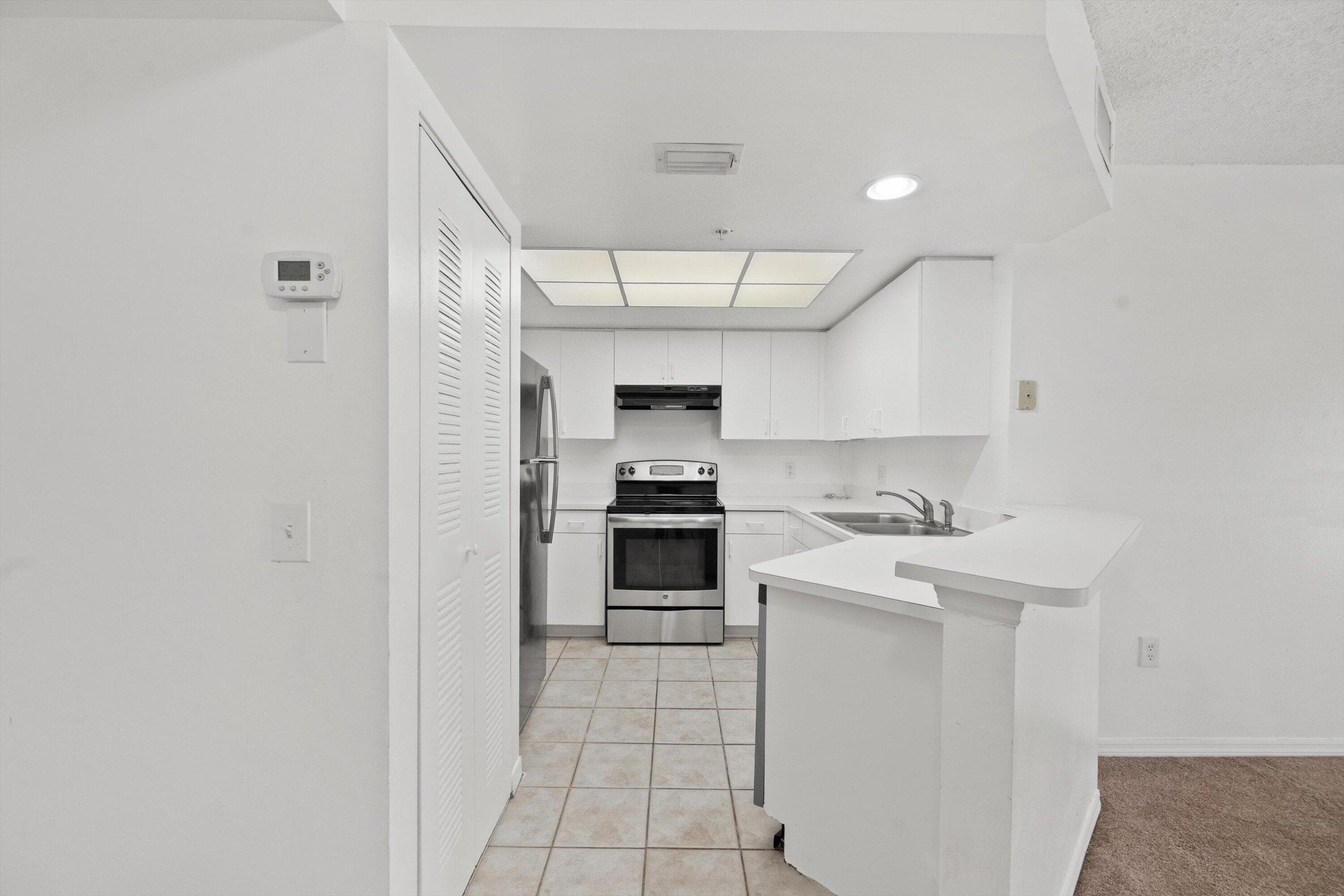 4159 N Haverhill Road 1307, West Palm Beach, FL 33417 — photo 9 of 29