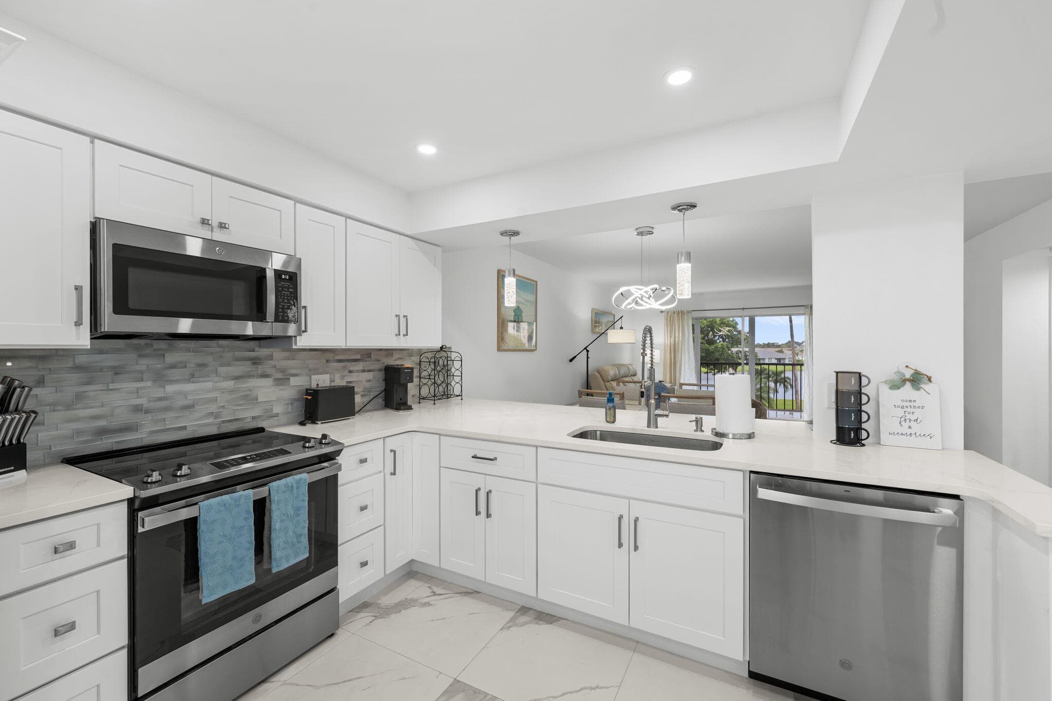 6936 Huntington Lane 302, Delray Beach, FL 33446 — photo 2 of 42