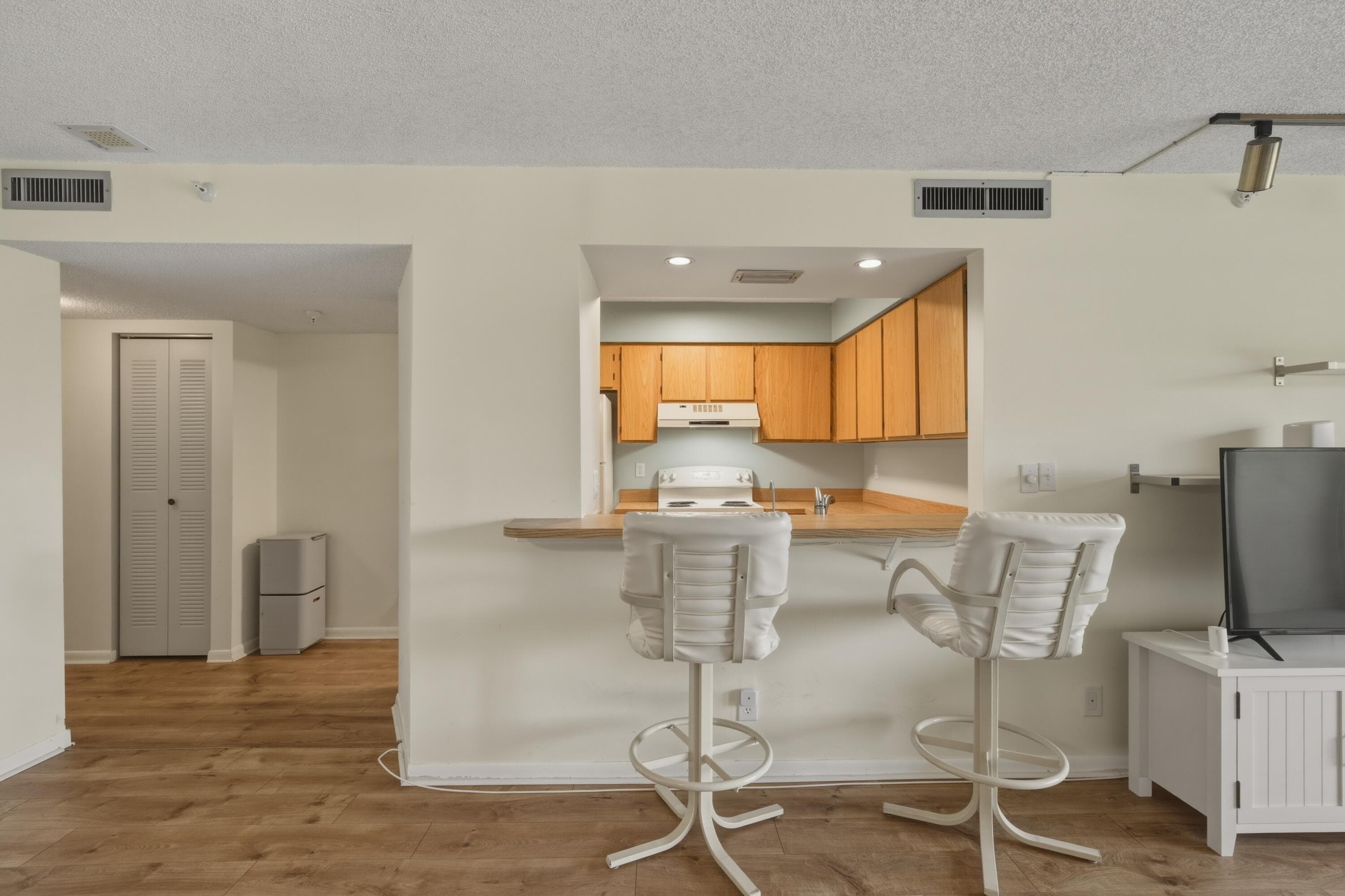 2205 S Cypress Bend Drive 604, Pompano Beach, FL 33069 — photo 8 of 31