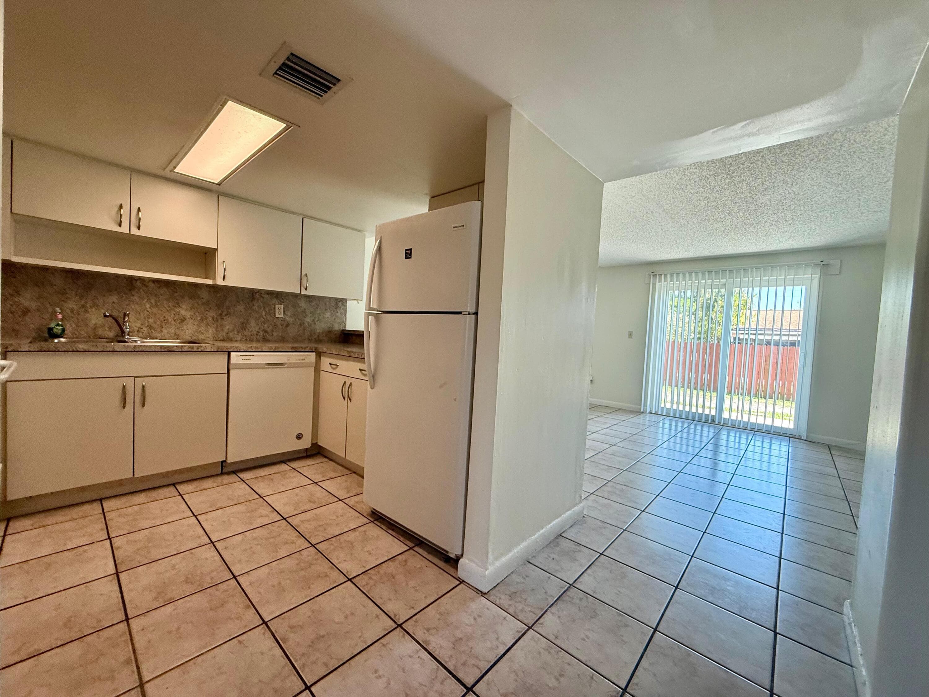 323 Gulfstream Road, Dania Beach, FL 33004 — photo 2 of 22