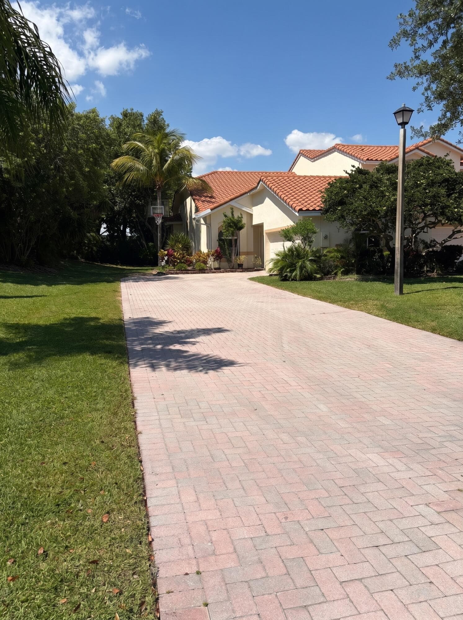 521 W Palm Aire Drive, Pompano Beach, FL 33069 — photo 3 of 35