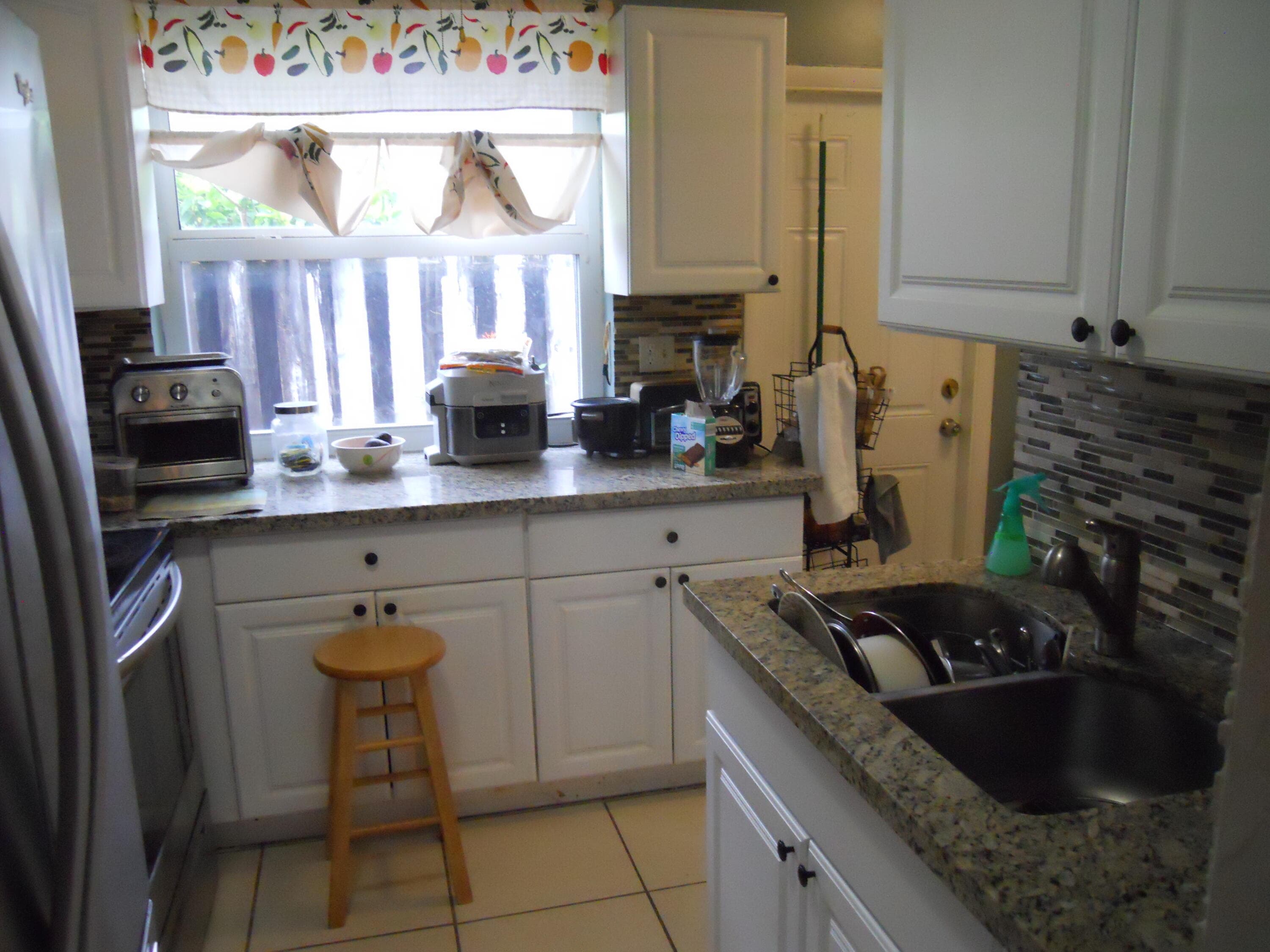 3290 NE 10th Avenue, Oakland Park, FL 33334 — photo 7 of 21