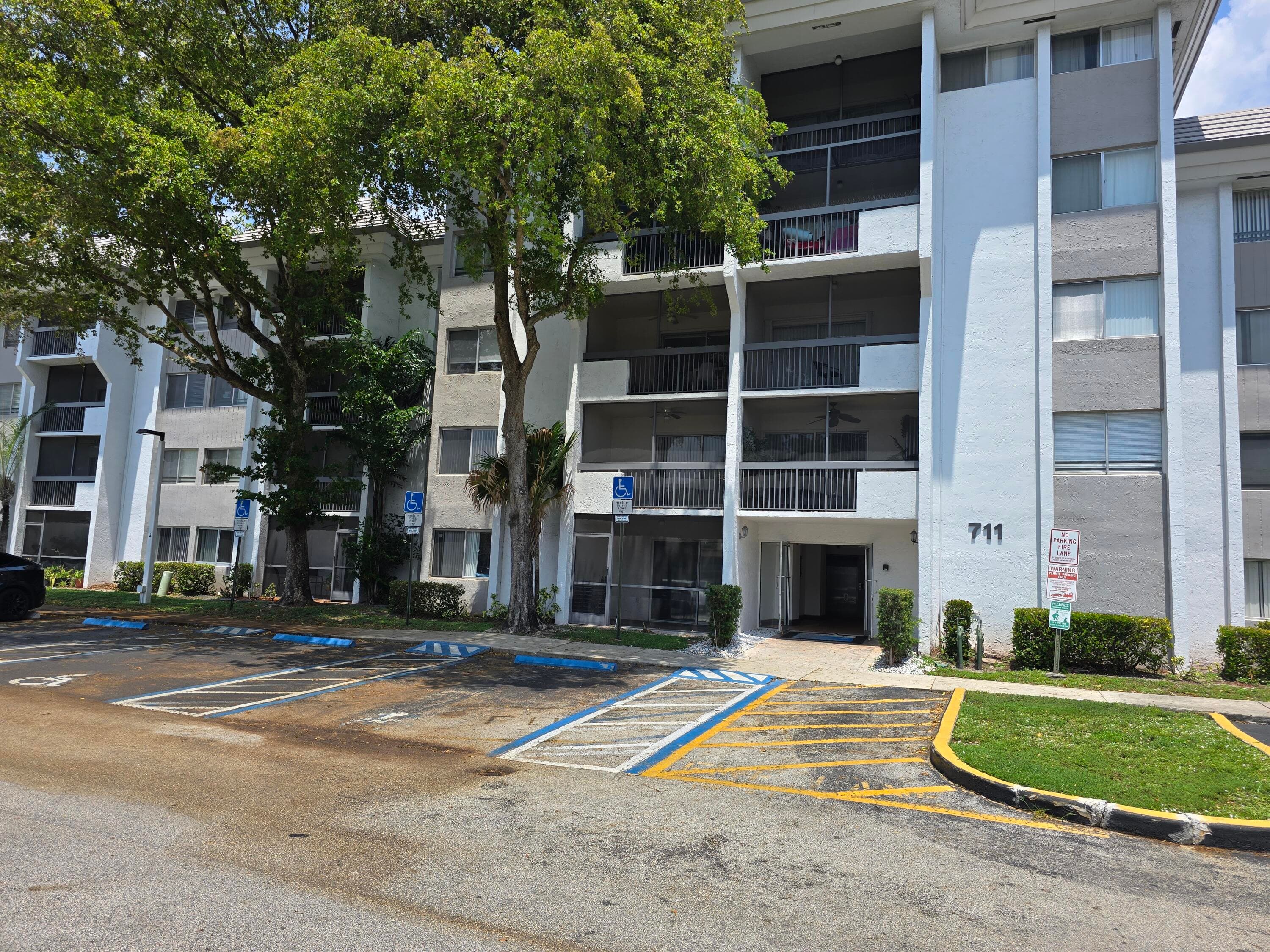 711 N Pine Island Road 213, Plantation, FL 33324 — photo 2 of 18