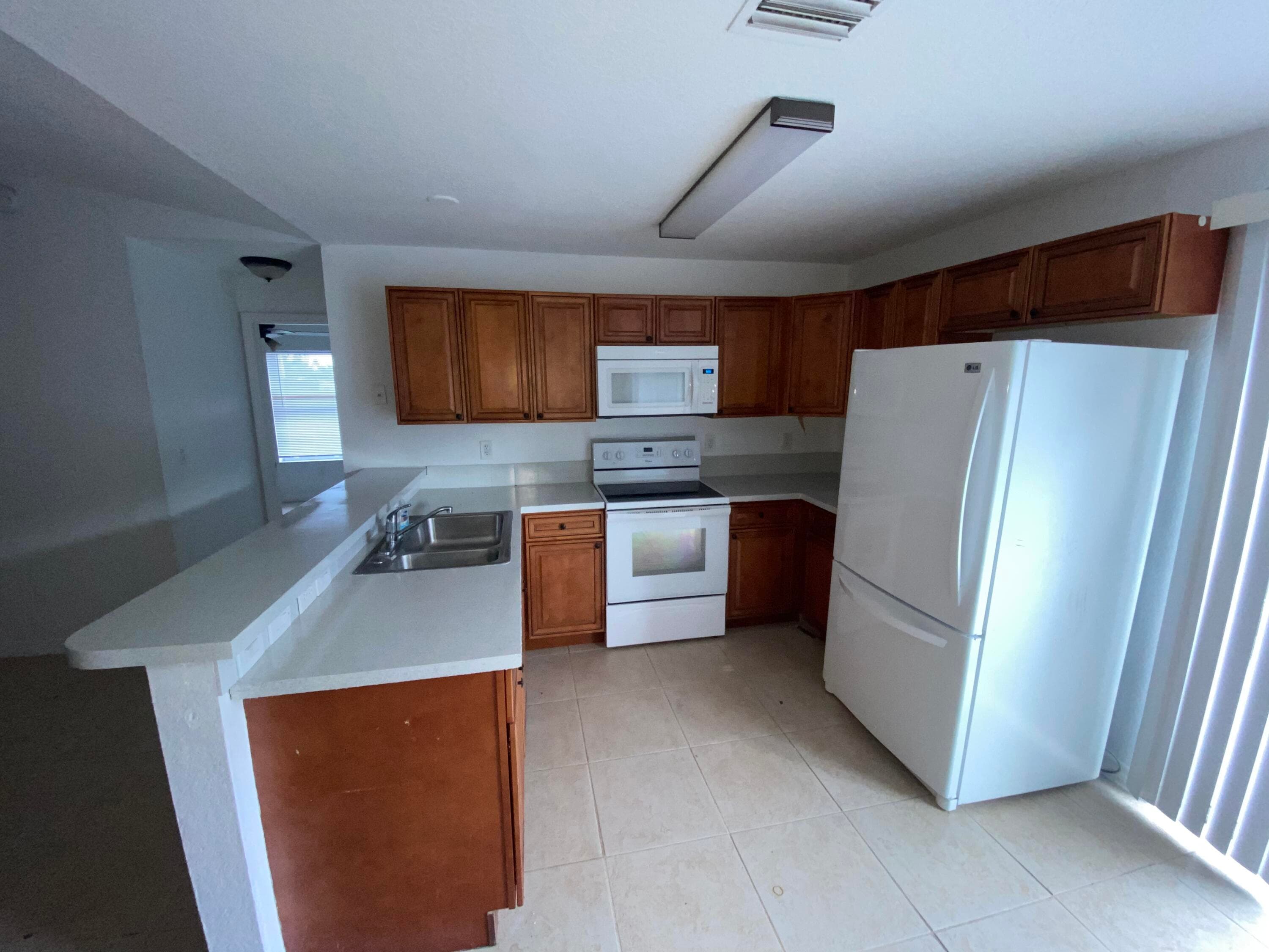 618 NE 1st Street B, Boynton Beach, FL 33435 — photo 2 of 19