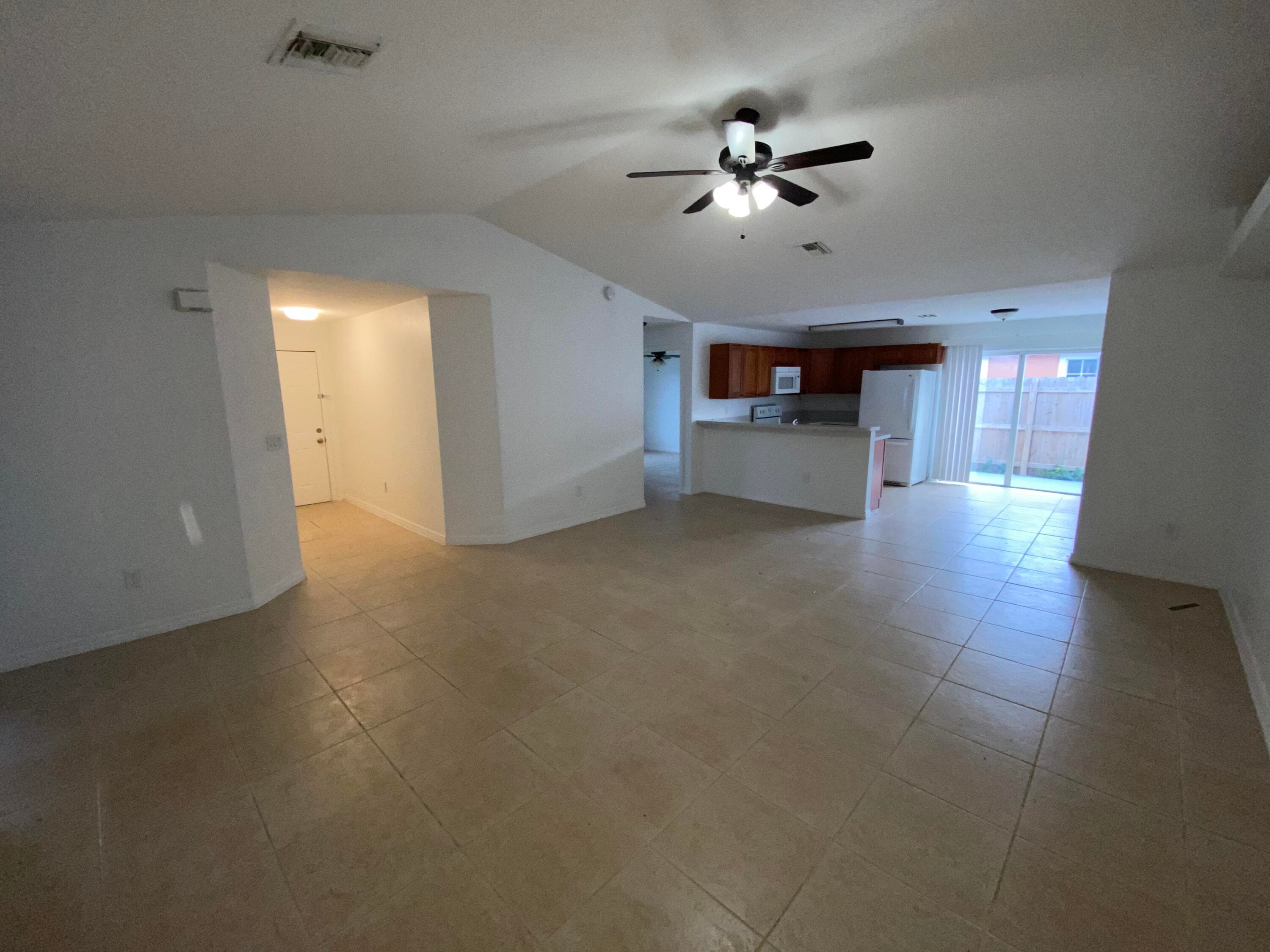 618 NE 1st Street B, Boynton Beach, FL 33435 — photo 5 of 19