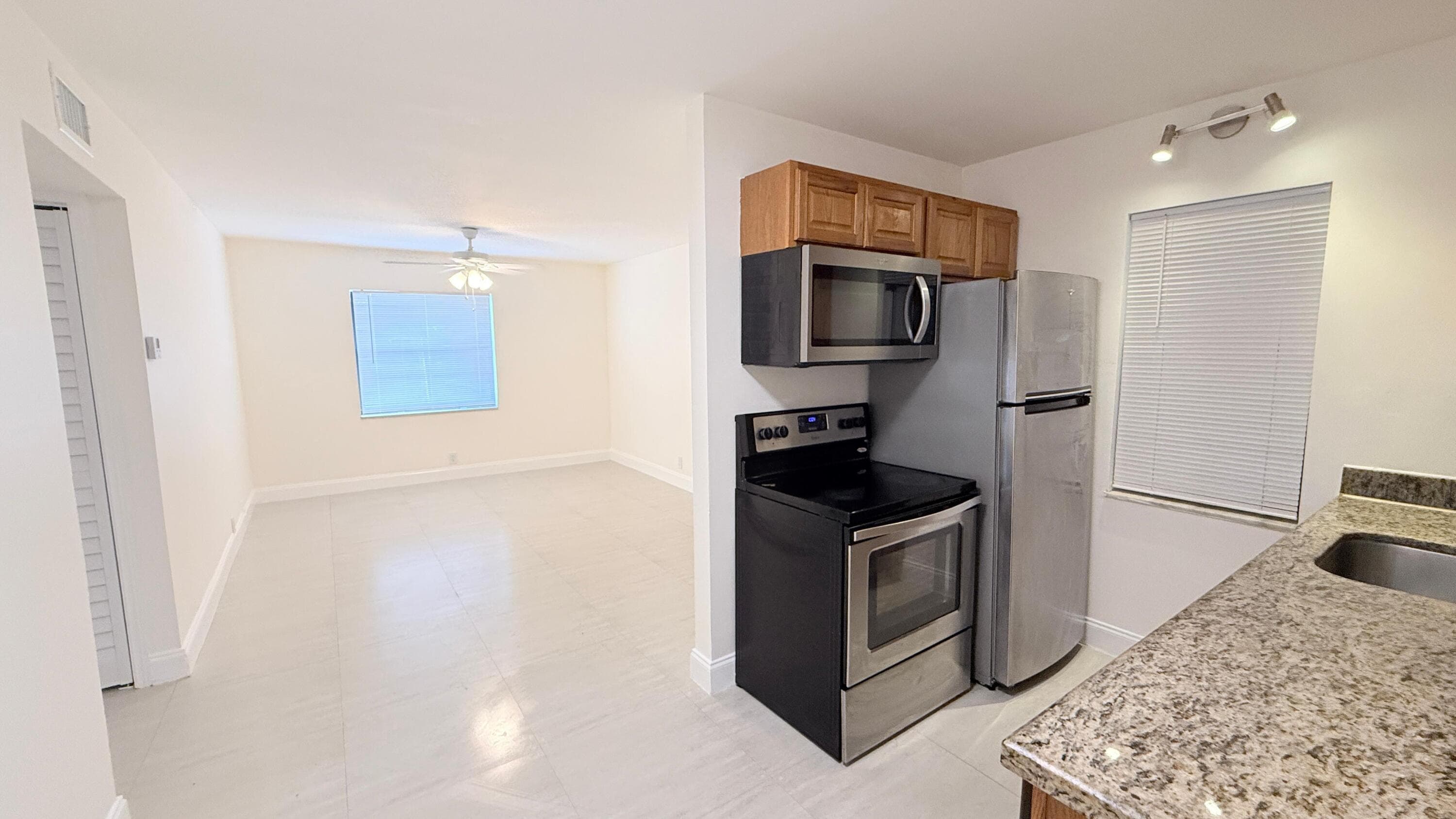 607 NE 29th Drive 17, Wilton Manors, FL 33334 — photo 1 of 8