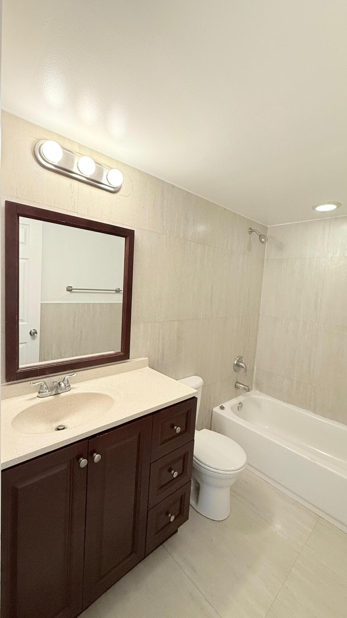 607 NE 29th Drive 17, Wilton Manors, FL 33334 — photo 8 of 8