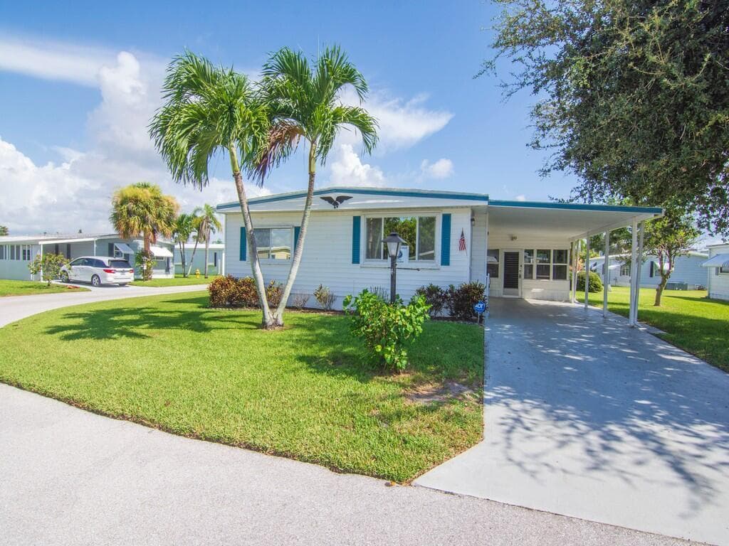 264 NE Cameo Way, Jensen Beach, FL 34957 — photo 4 of 34