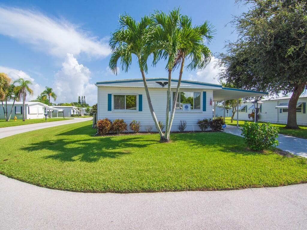 264 NE Cameo Way, Jensen Beach, FL 34957 — photo 5 of 34